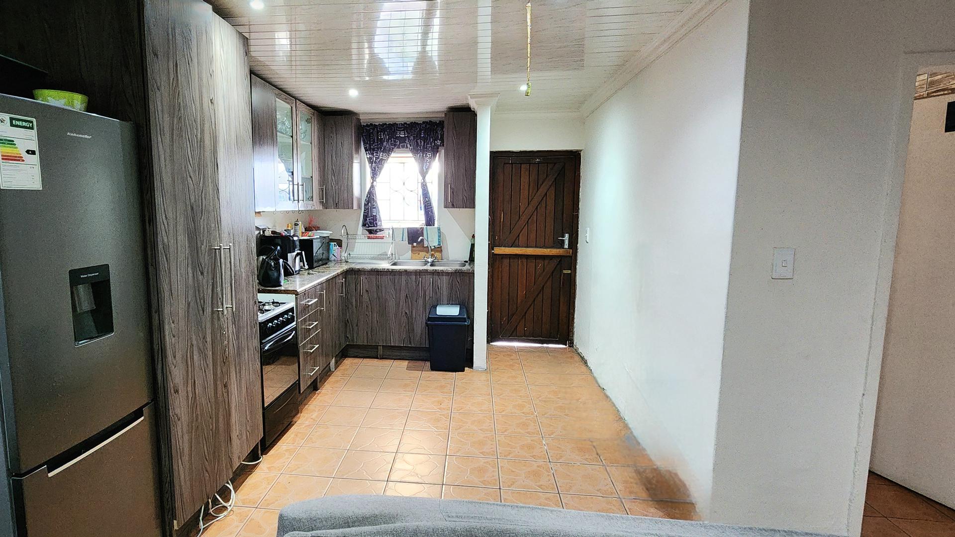 Kitchen of property in Lentegeur