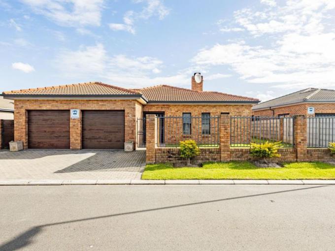 4 Bedroom House for Sale For Sale in Brackenfell - MR686583