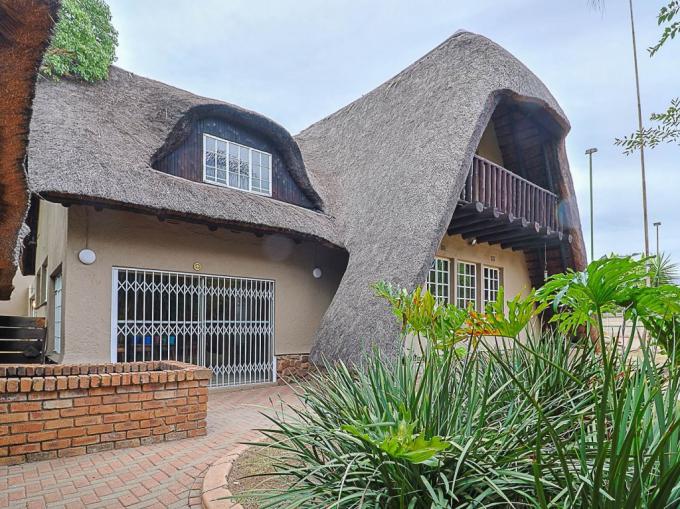 4 Bedroom House for Sale For Sale in Verwoerdpark - MR686642