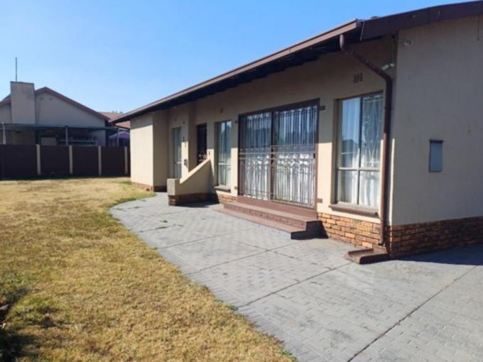 3 Bedroom House for Sale For Sale in Verwoerdpark - MR686652