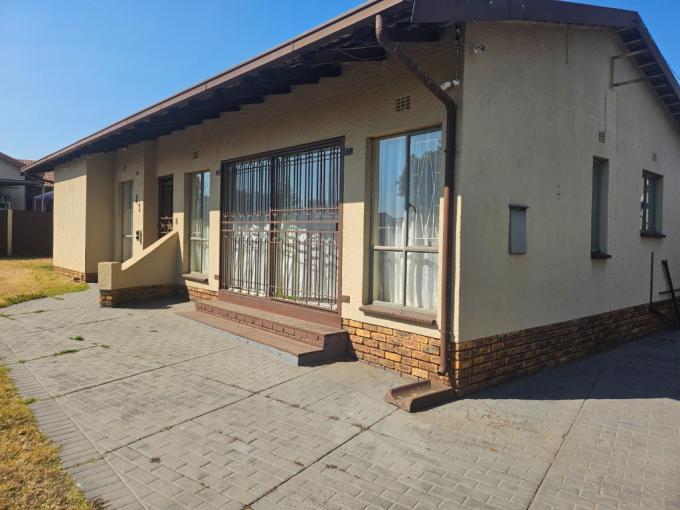 3 Bedroom House for Sale For Sale in Verwoerdpark - MR686655