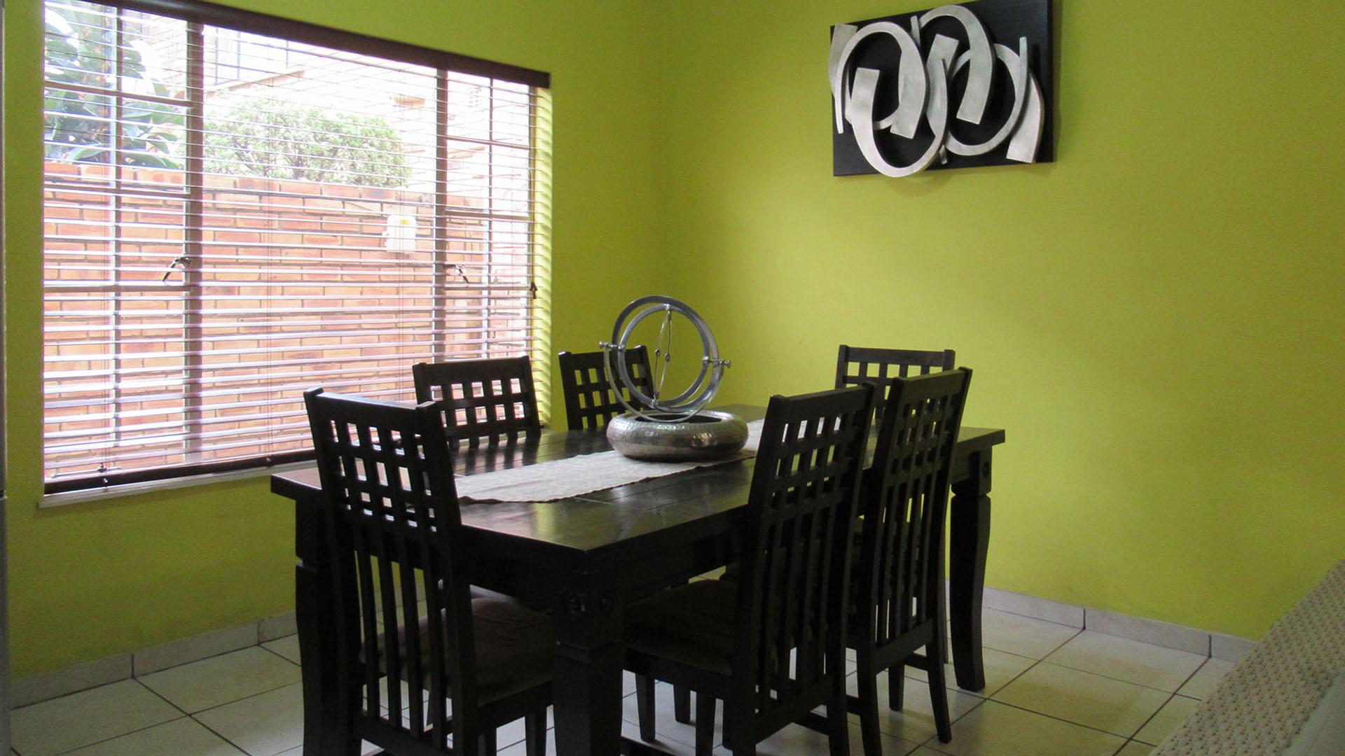 Dining Room - 7 square meters of property in Willowbrook