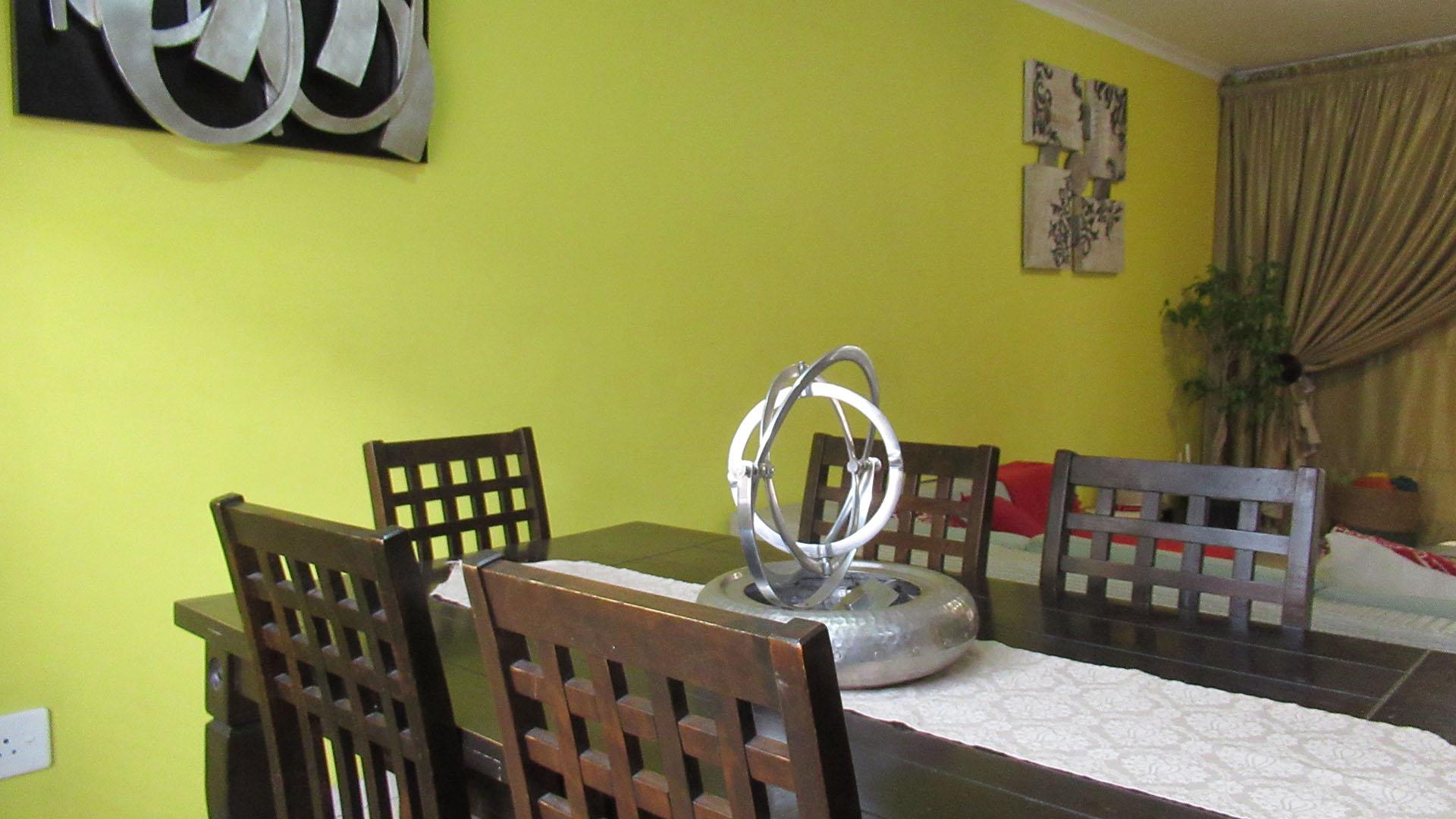 Dining Room - 7 square meters of property in Willowbrook