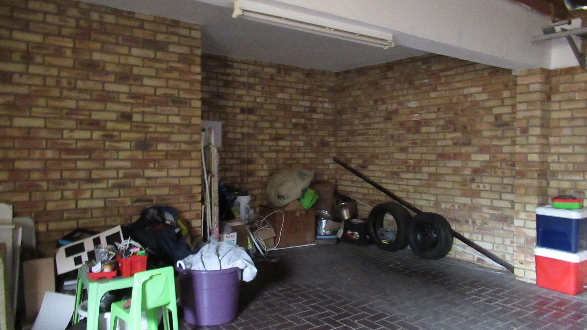 Spaces - 36 square meters of property in Willowbrook