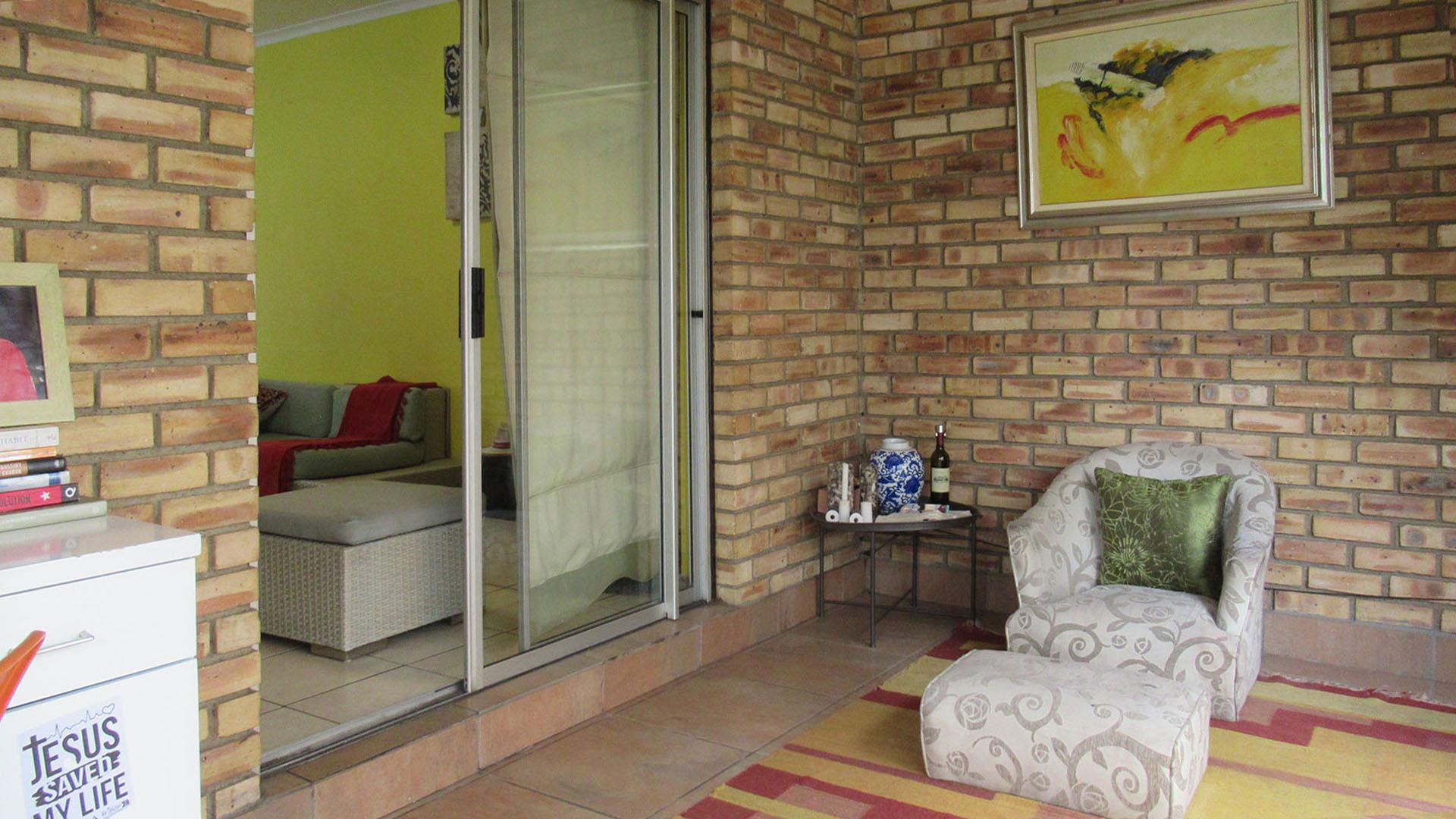 Patio - 10 square meters of property in Willowbrook