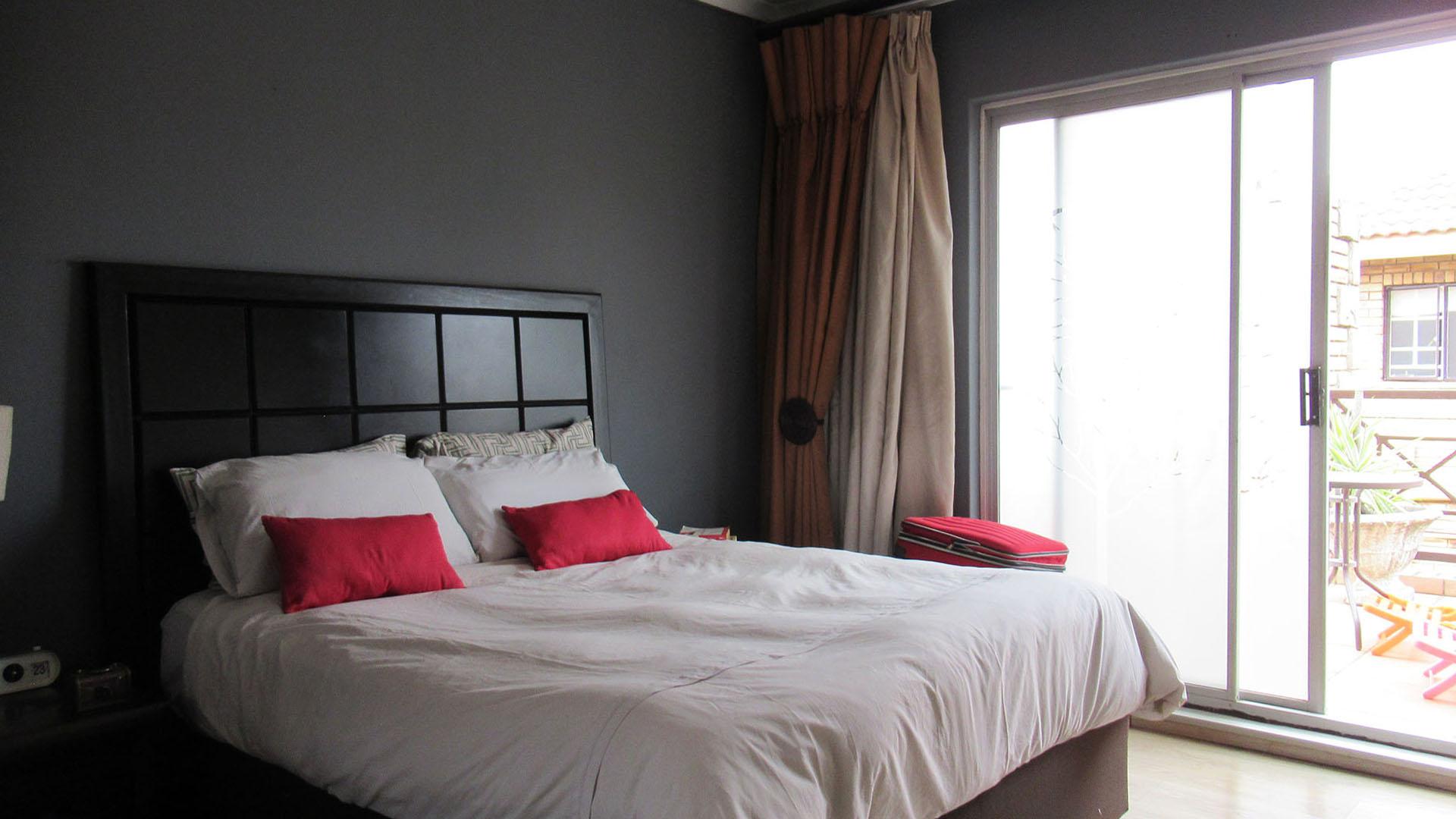 Main Bedroom - 17 square meters of property in Willowbrook