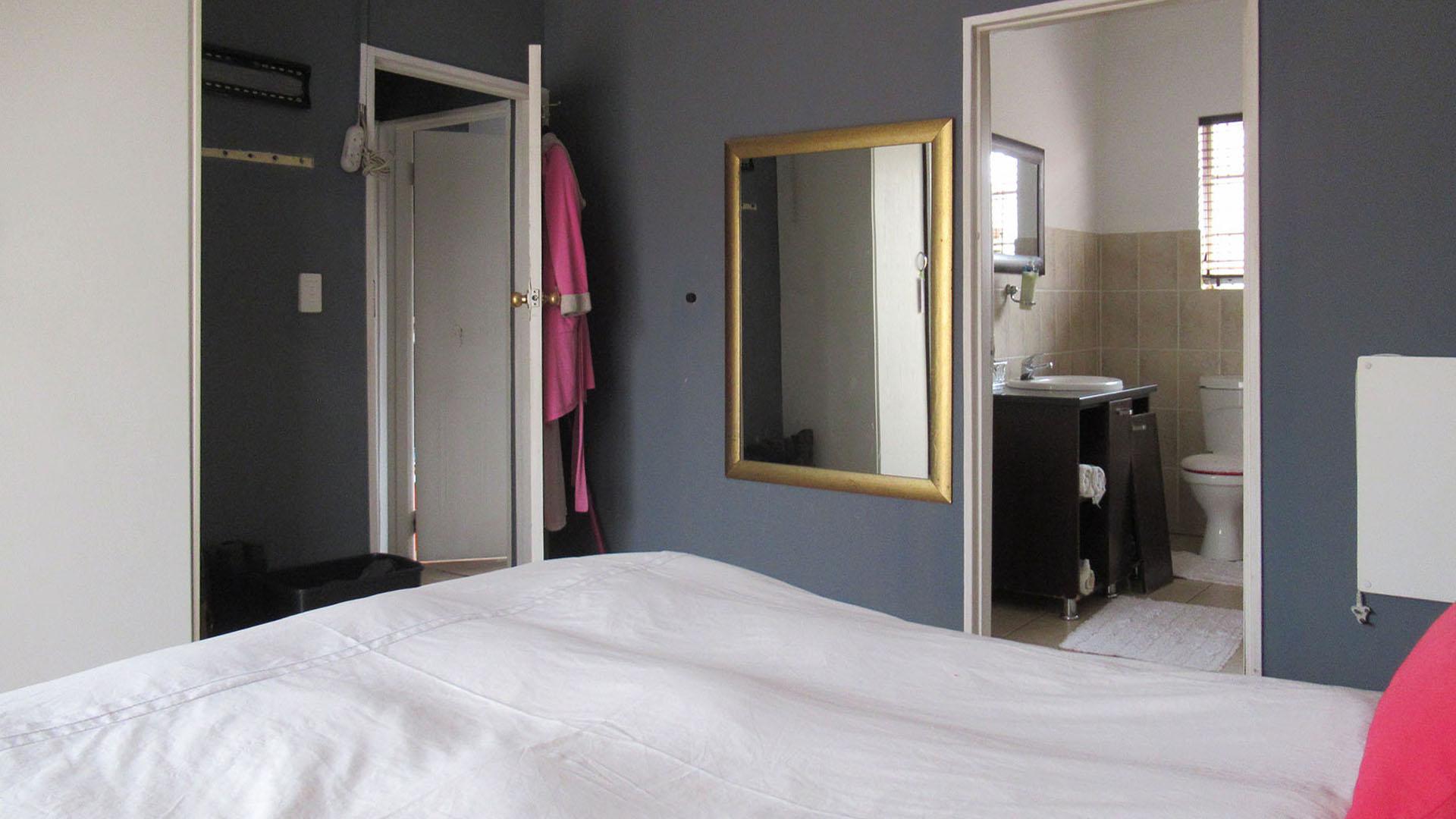 Main Bedroom - 17 square meters of property in Willowbrook