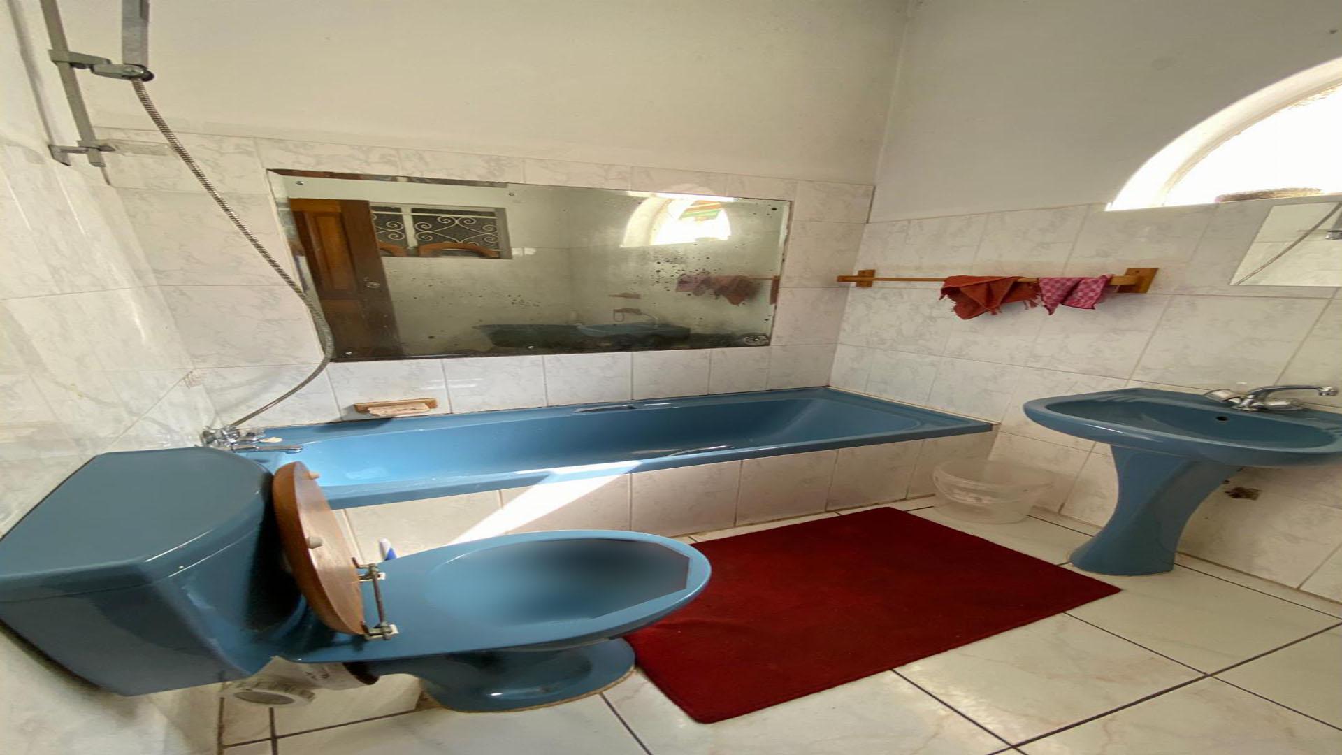 Bathroom 1 - 13 square meters of property in Primrose