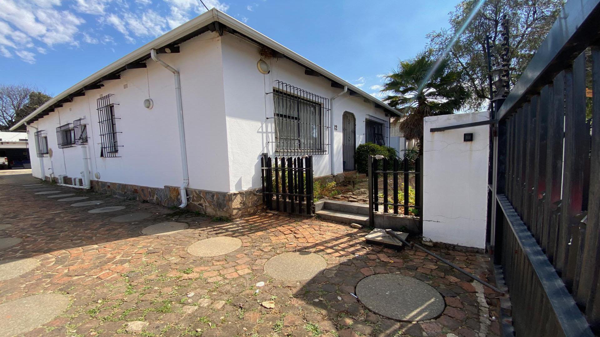 Front View of property in Primrose