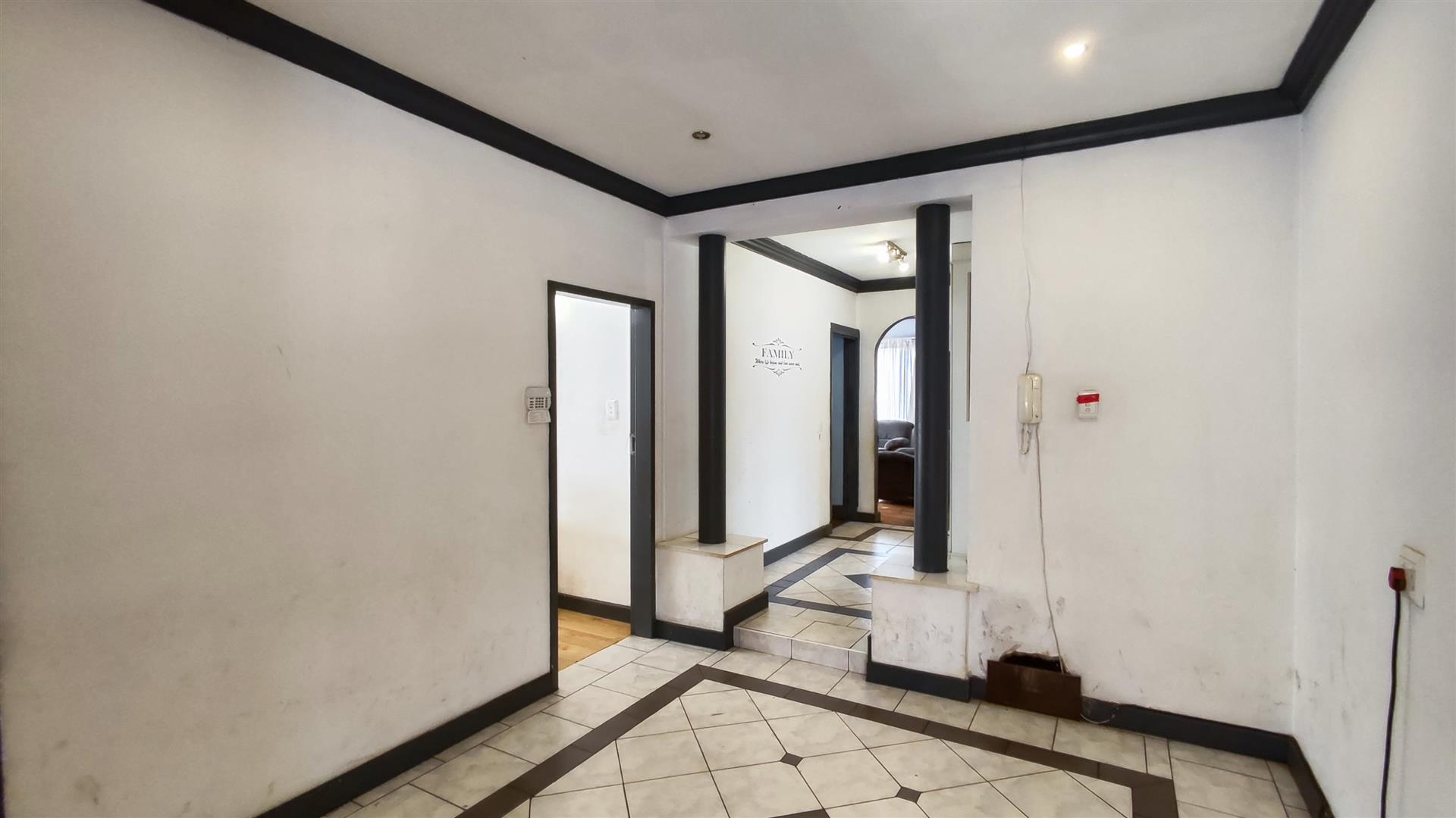 Spaces - 19 square meters of property in Primrose