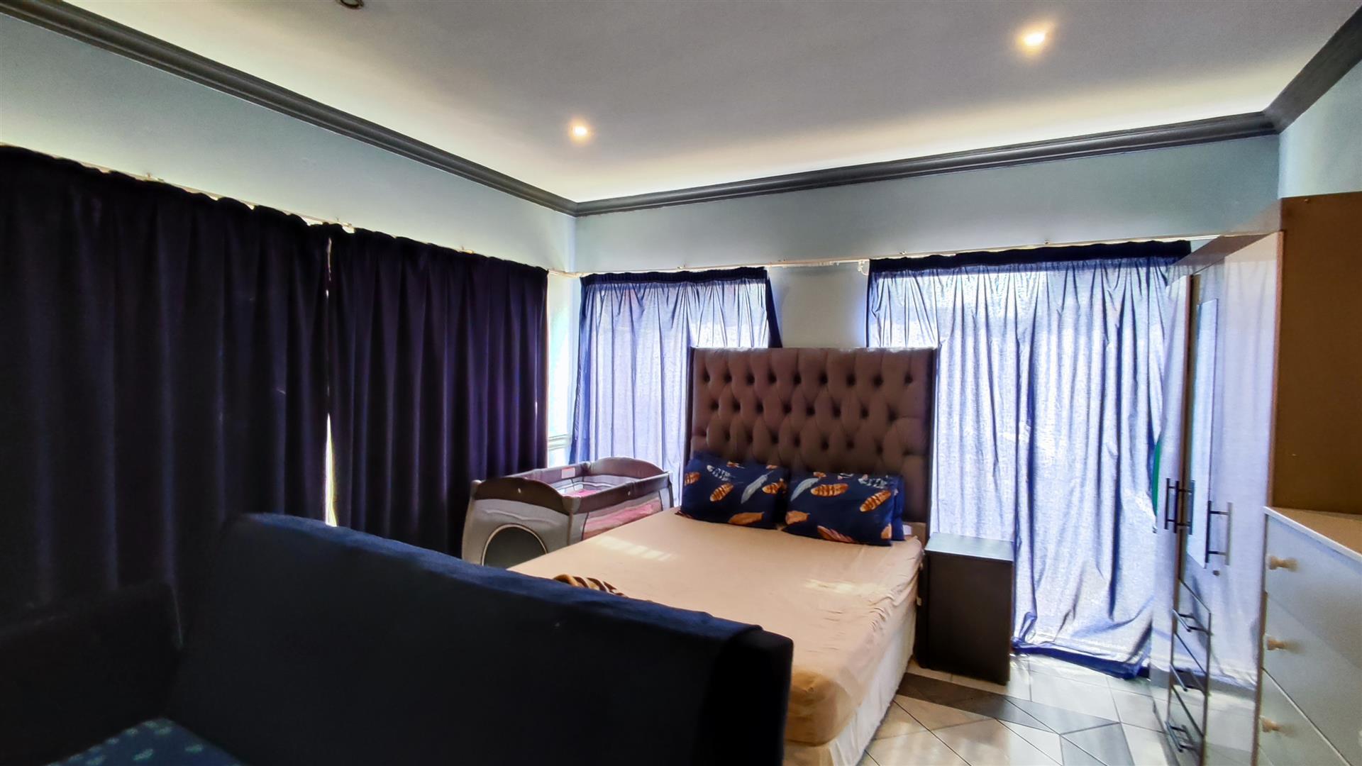 Bed Room 1 - 40 square meters of property in Primrose