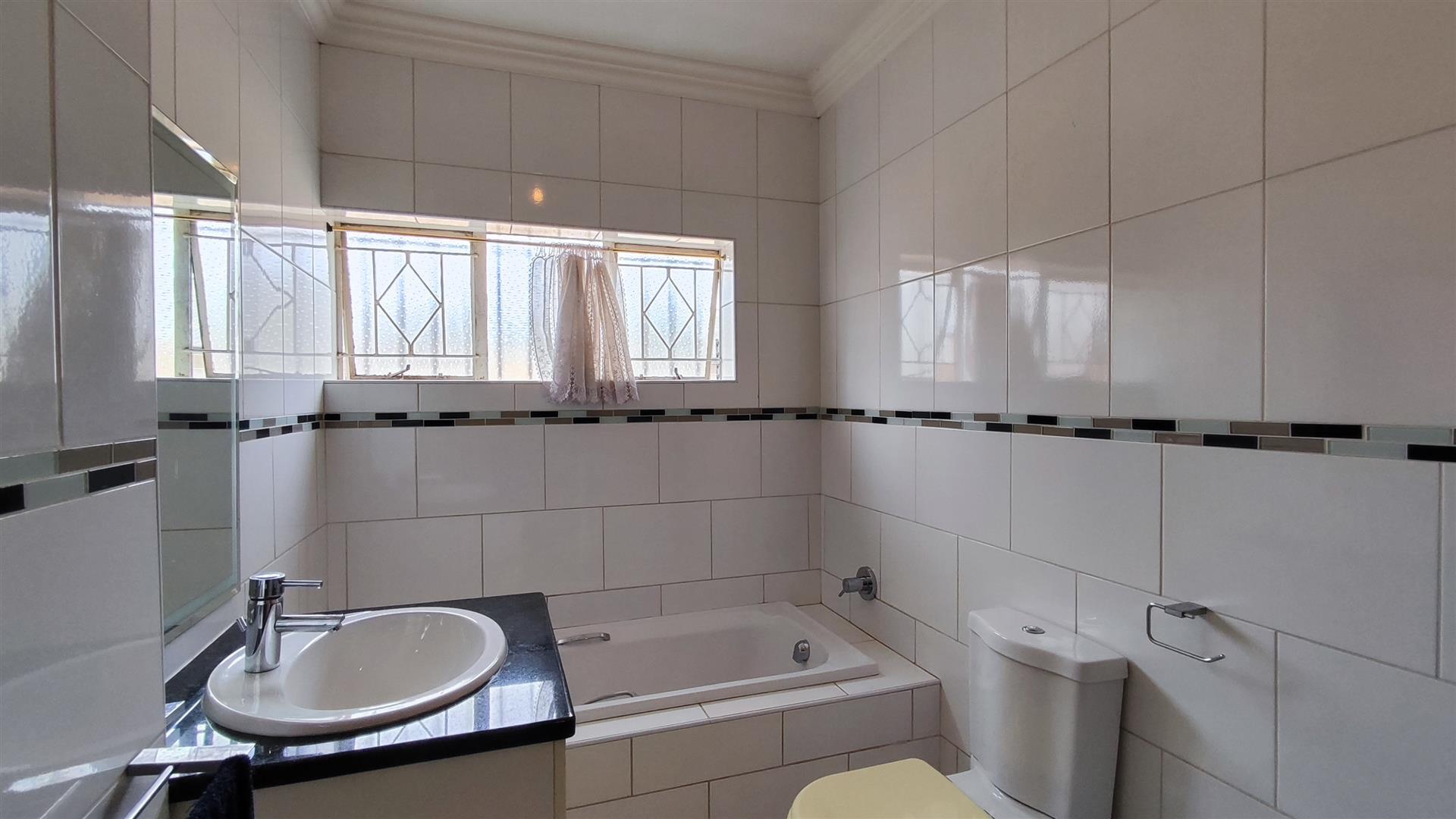Bathroom 1 - 13 square meters of property in Primrose