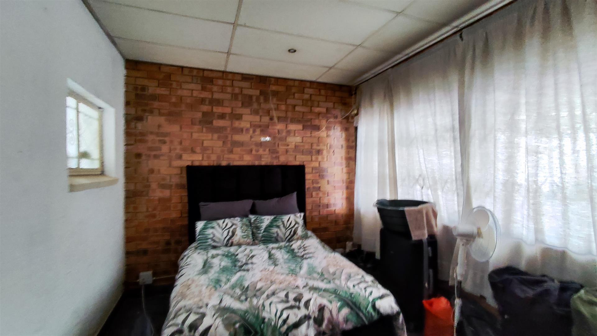 Bed Room 1 - 40 square meters of property in Primrose