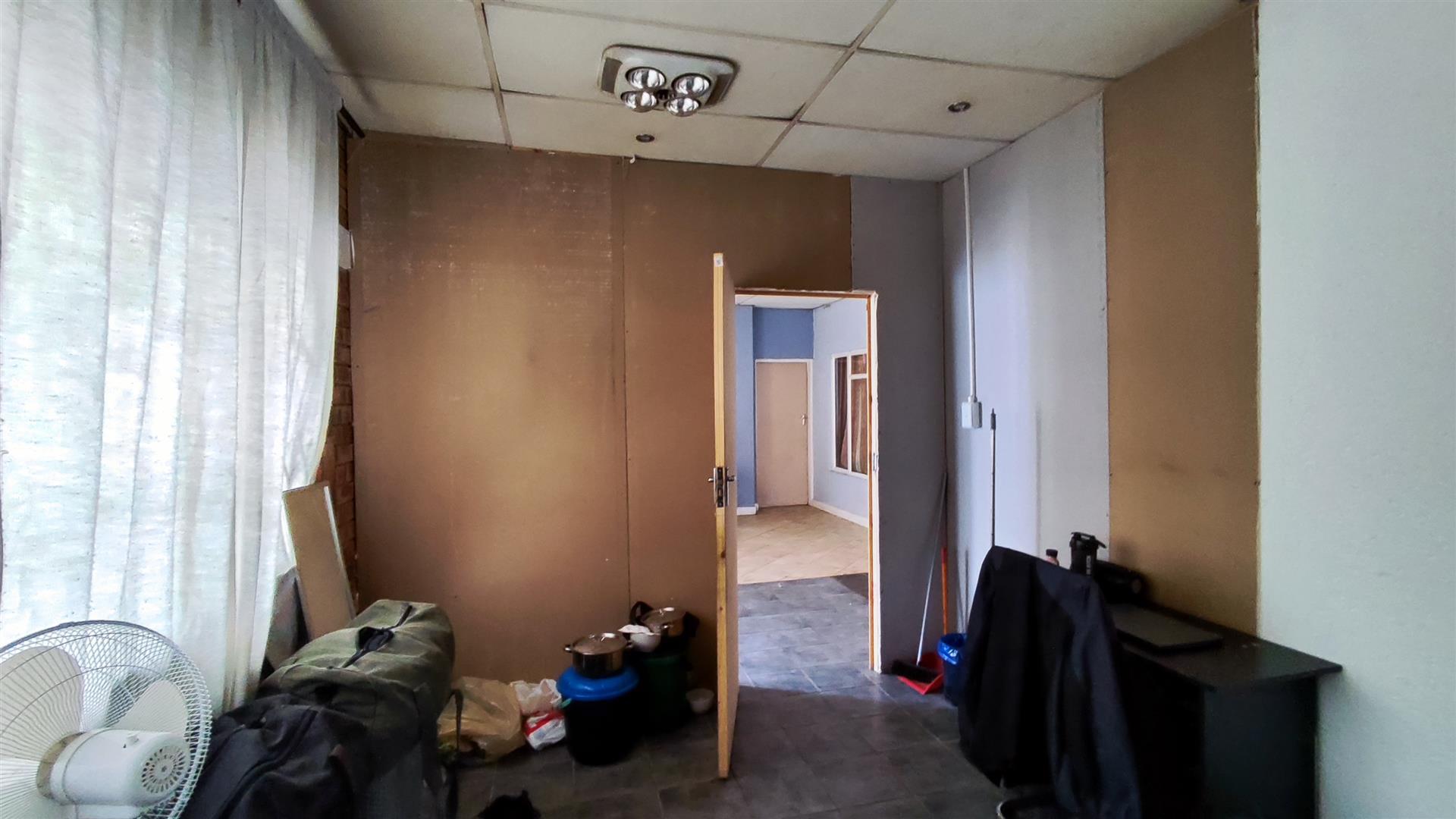 Bed Room 1 - 40 square meters of property in Primrose