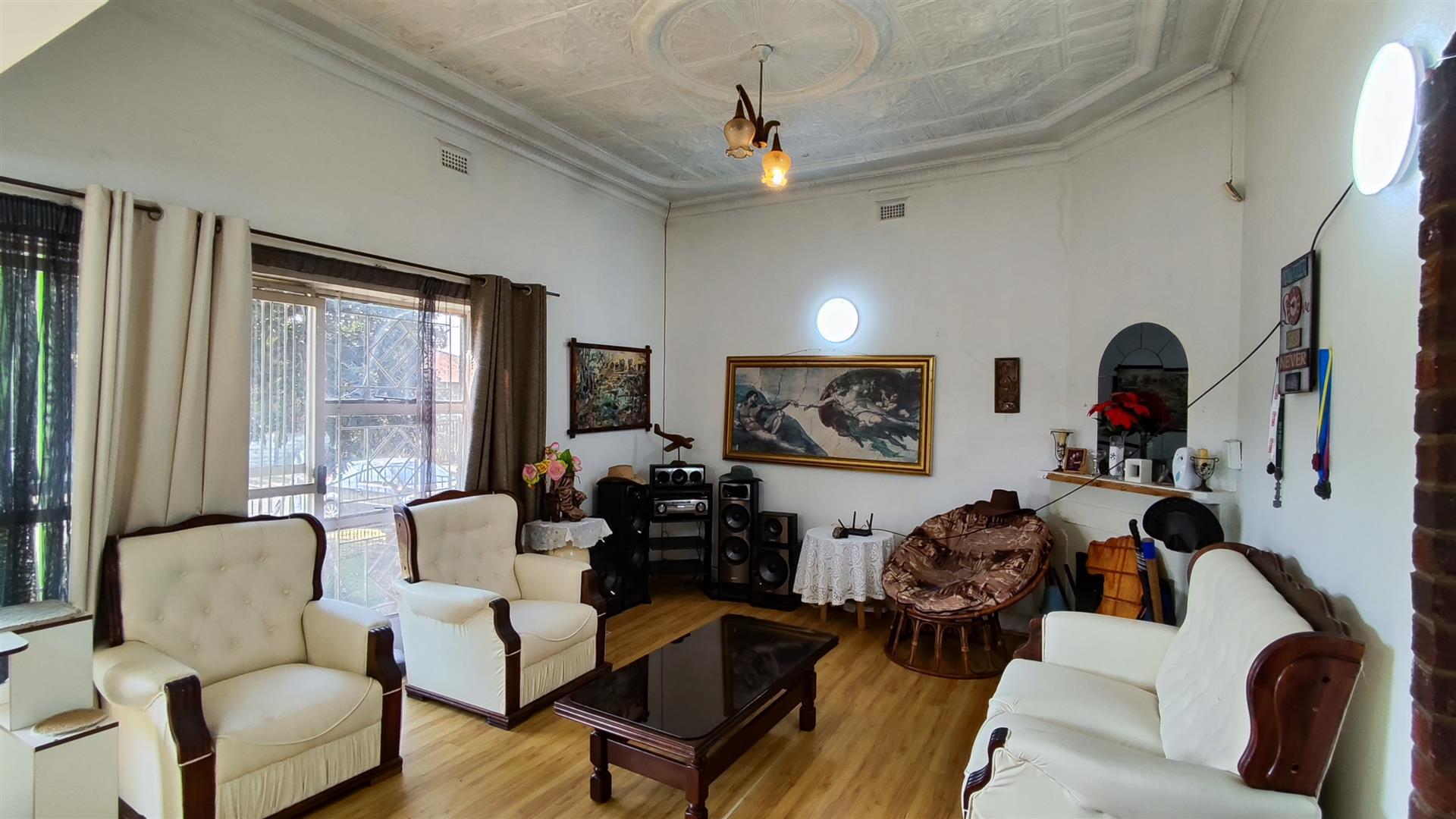 Lounges - 29 square meters of property in Brakpan