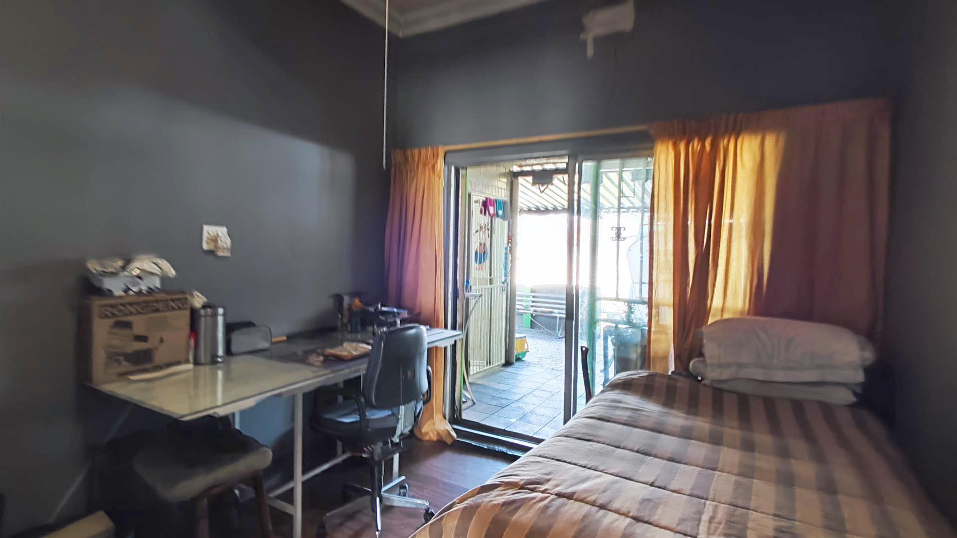 Bed Room 1 - 12 square meters of property in Brakpan