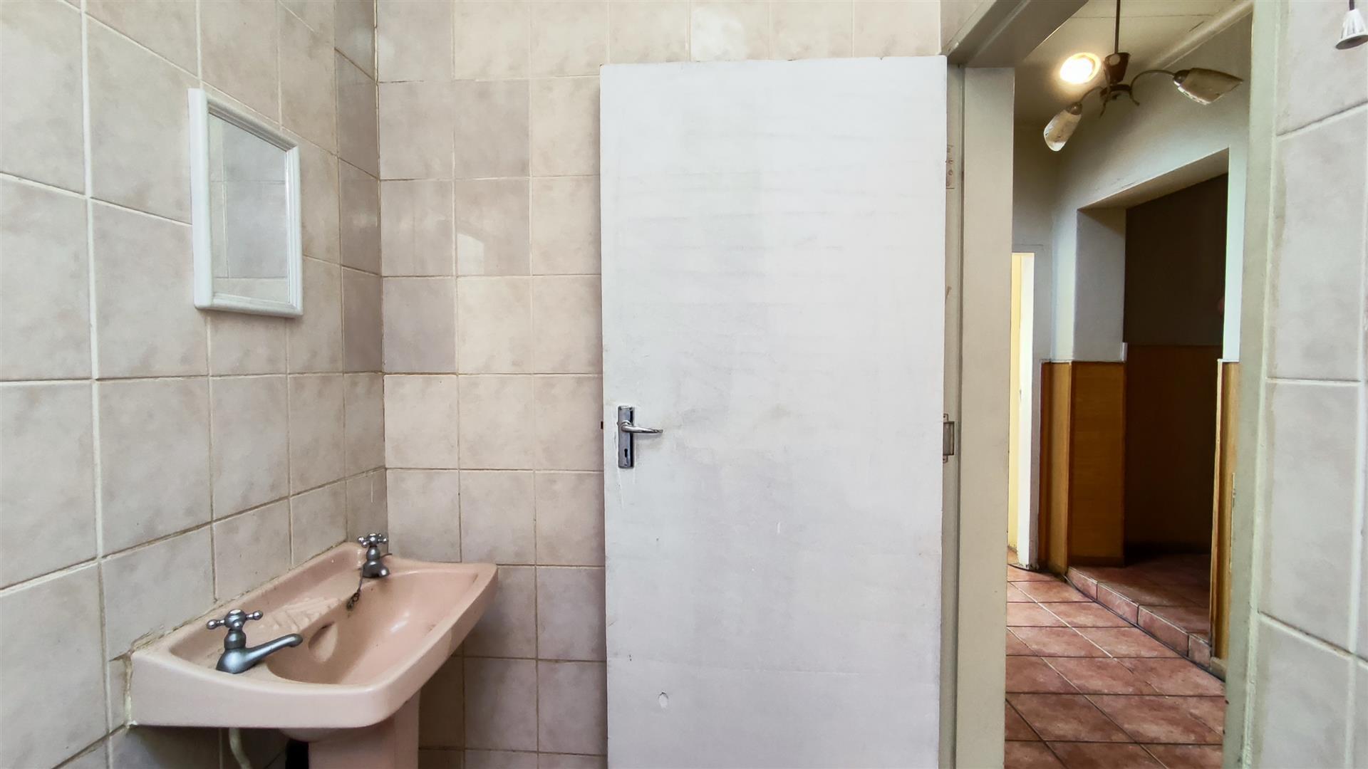 Bathroom 1 - 6 square meters of property in Brakpan