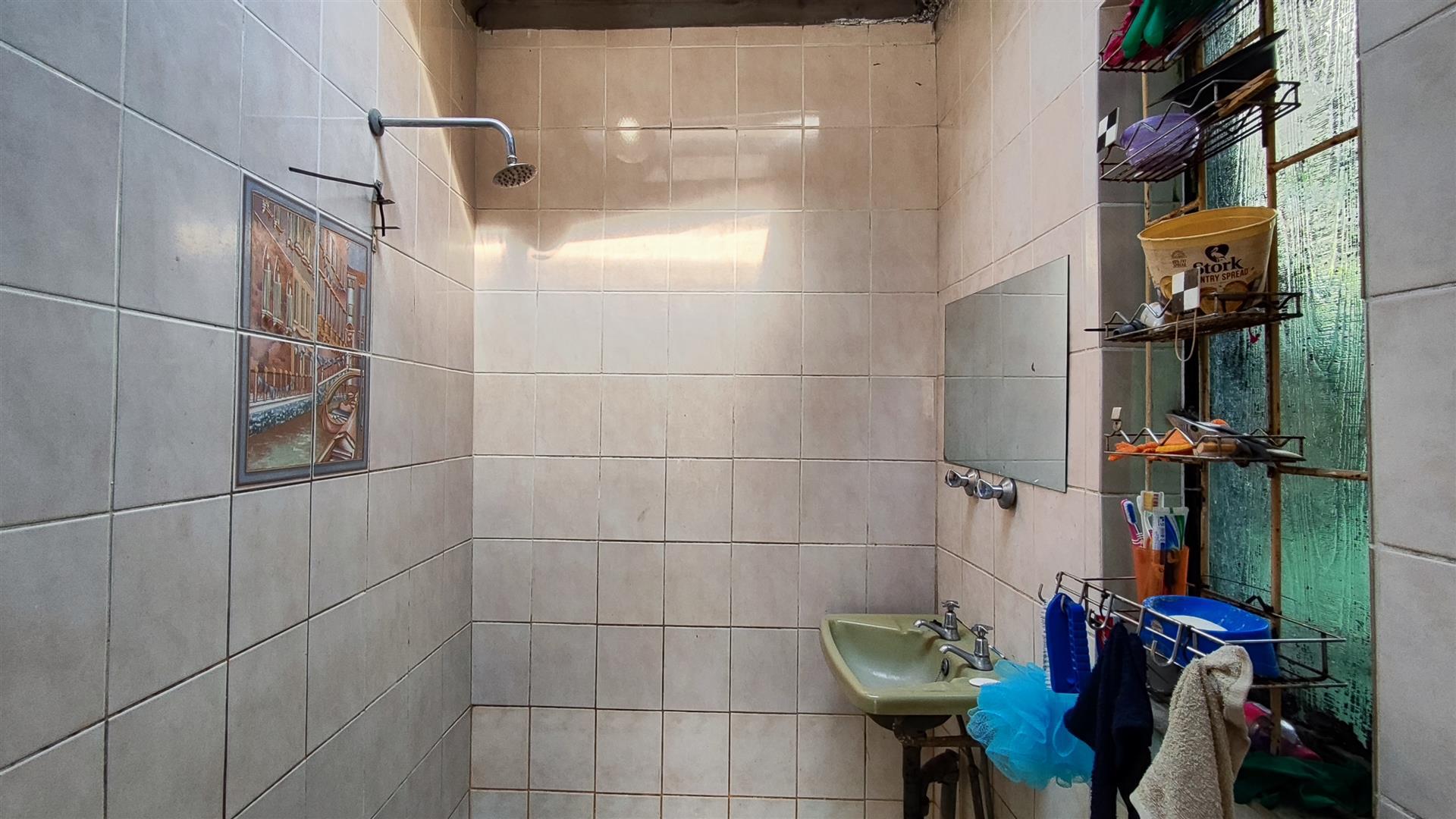 Bathroom 2 - 3 square meters of property in Brakpan