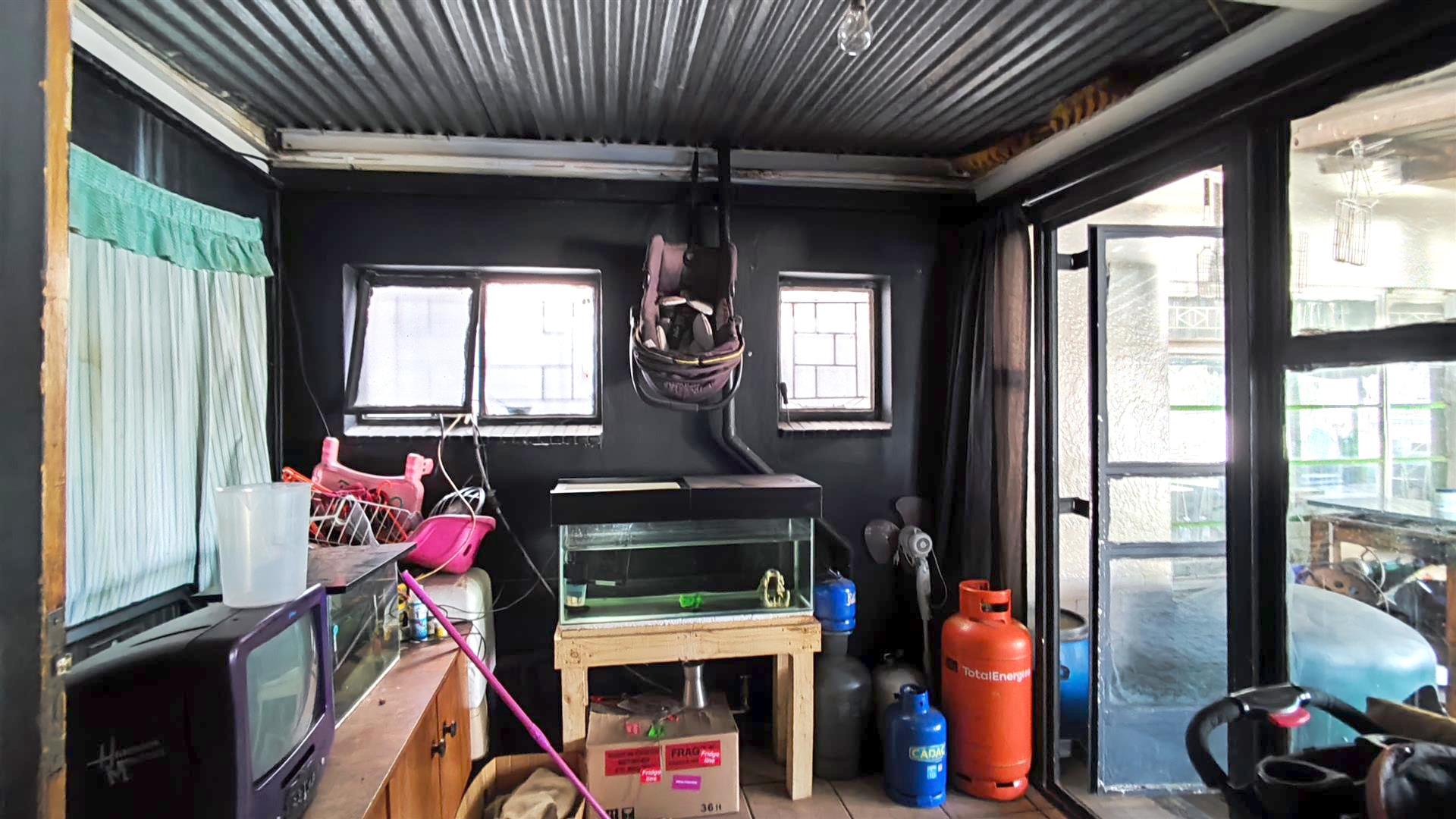 Spaces - 17 square meters of property in Brakpan