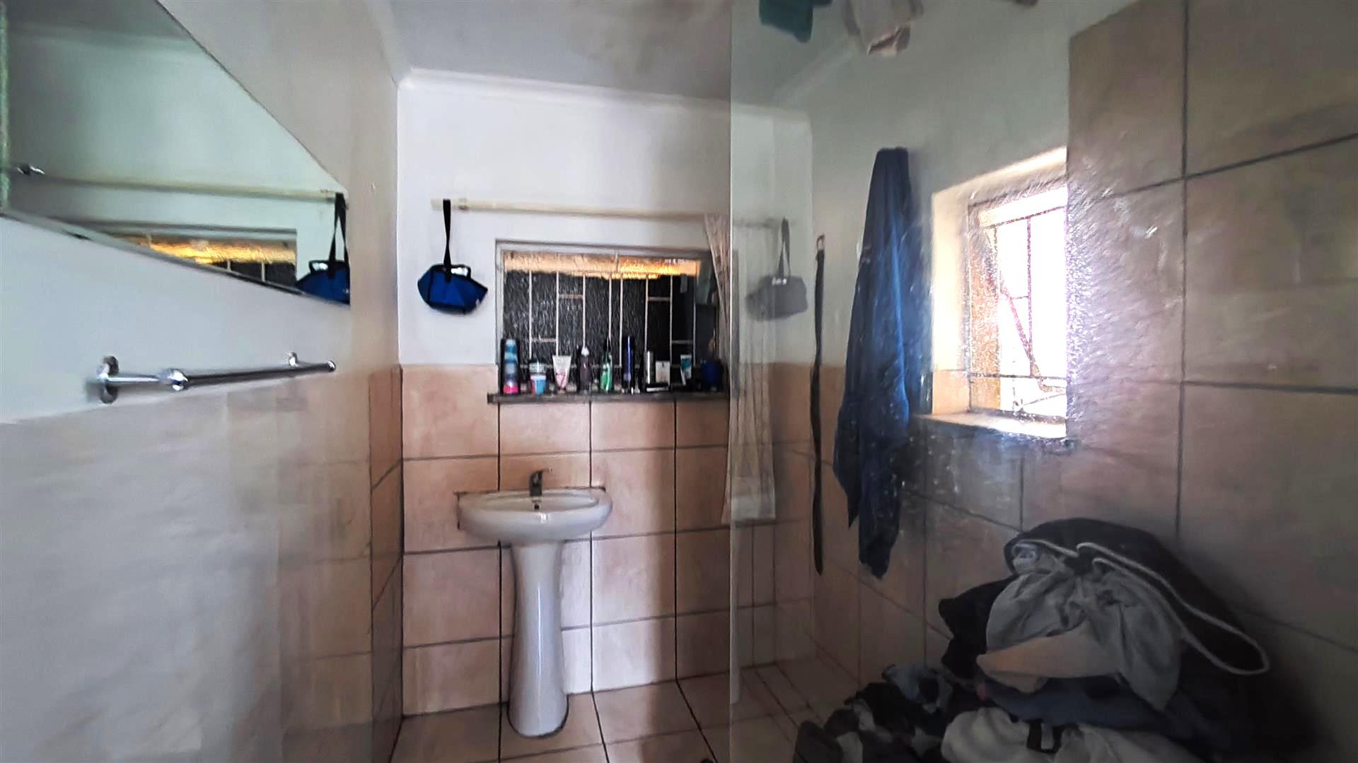 Bathroom 3+ - 12 square meters of property in Brakpan