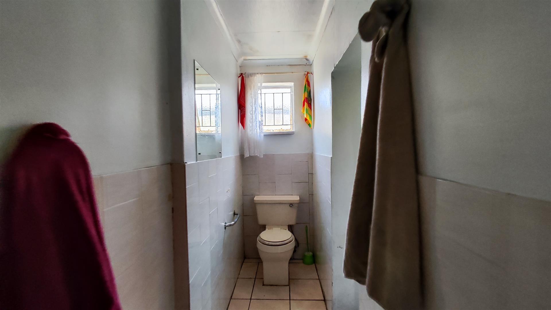 Bathroom 3+ - 12 square meters of property in Brakpan
