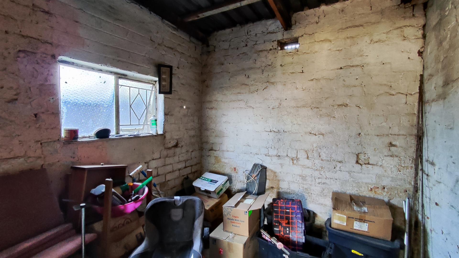 Spaces - 17 square meters of property in Brakpan