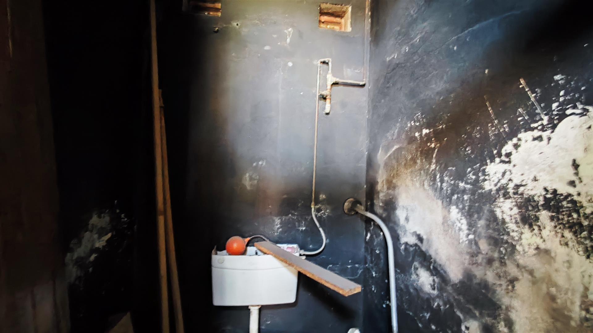 Bathroom 3+ - 12 square meters of property in Brakpan