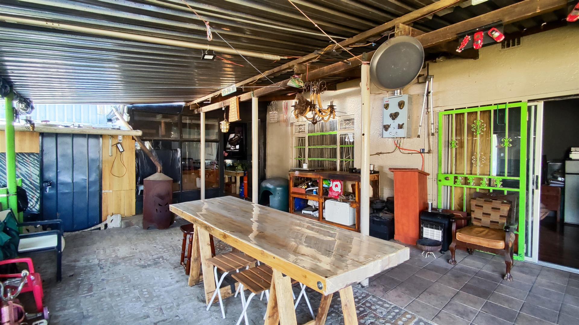 Patio - 90 square meters of property in Brakpan