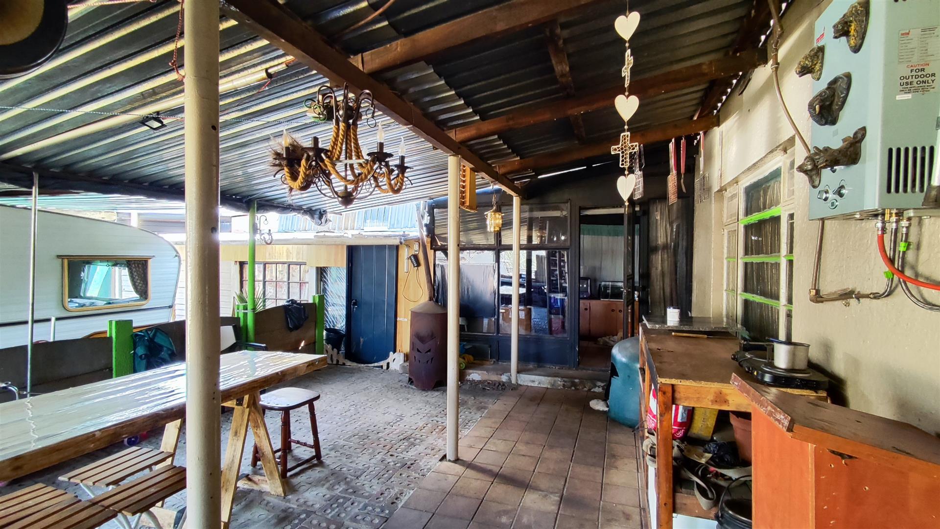 Patio - 90 square meters of property in Brakpan