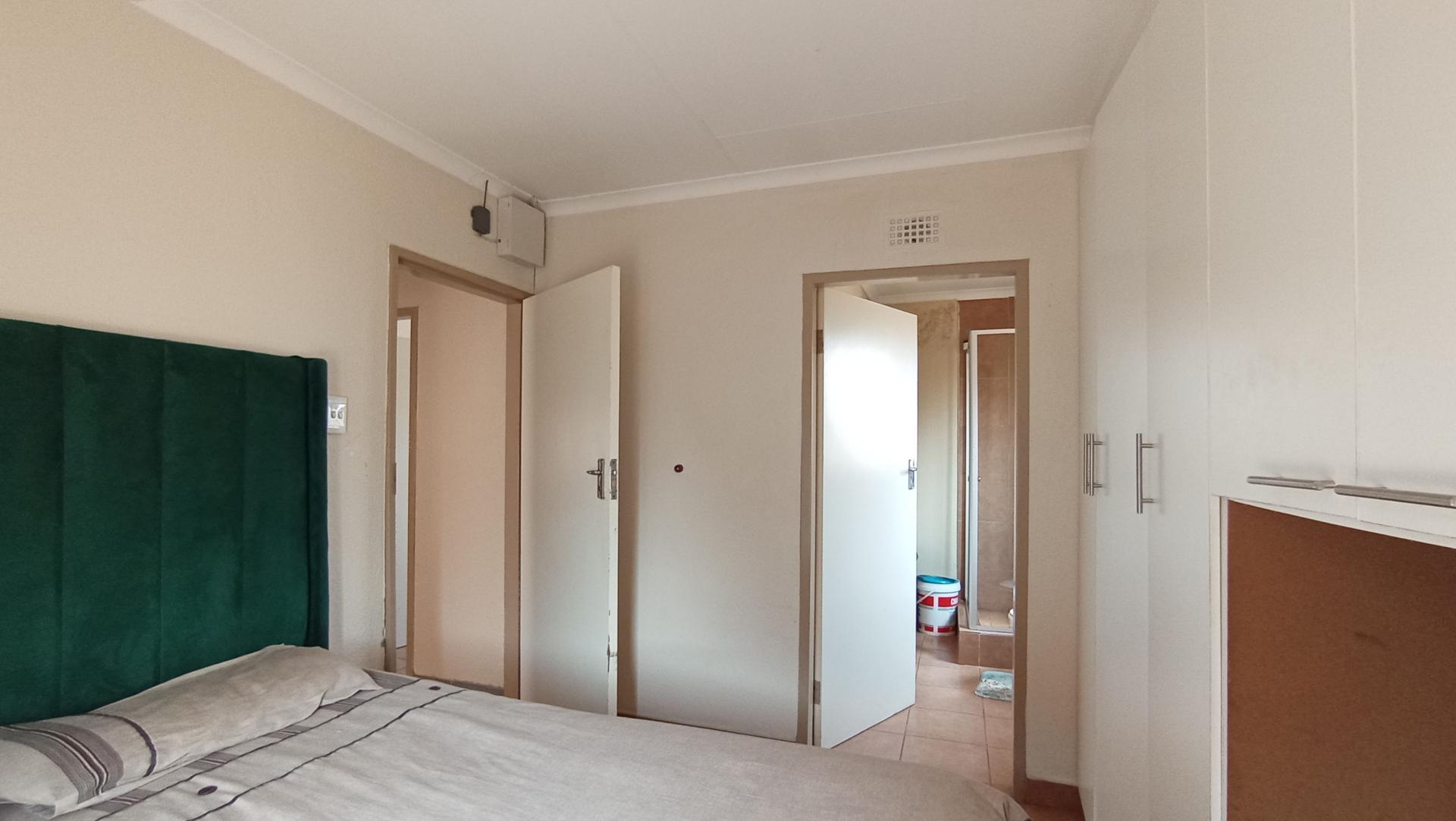 Main Bedroom - 11 square meters of property in Watervalspruit (Midrand)