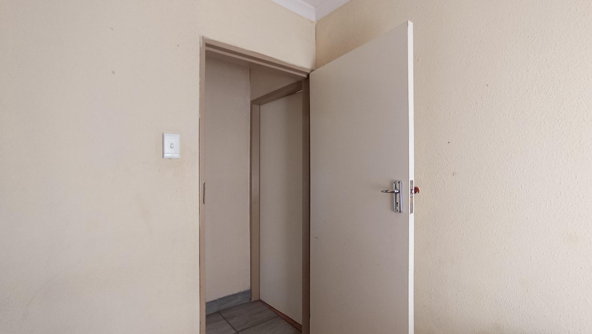 Bed Room 1 - 7 square meters of property in Watervalspruit (Midrand)