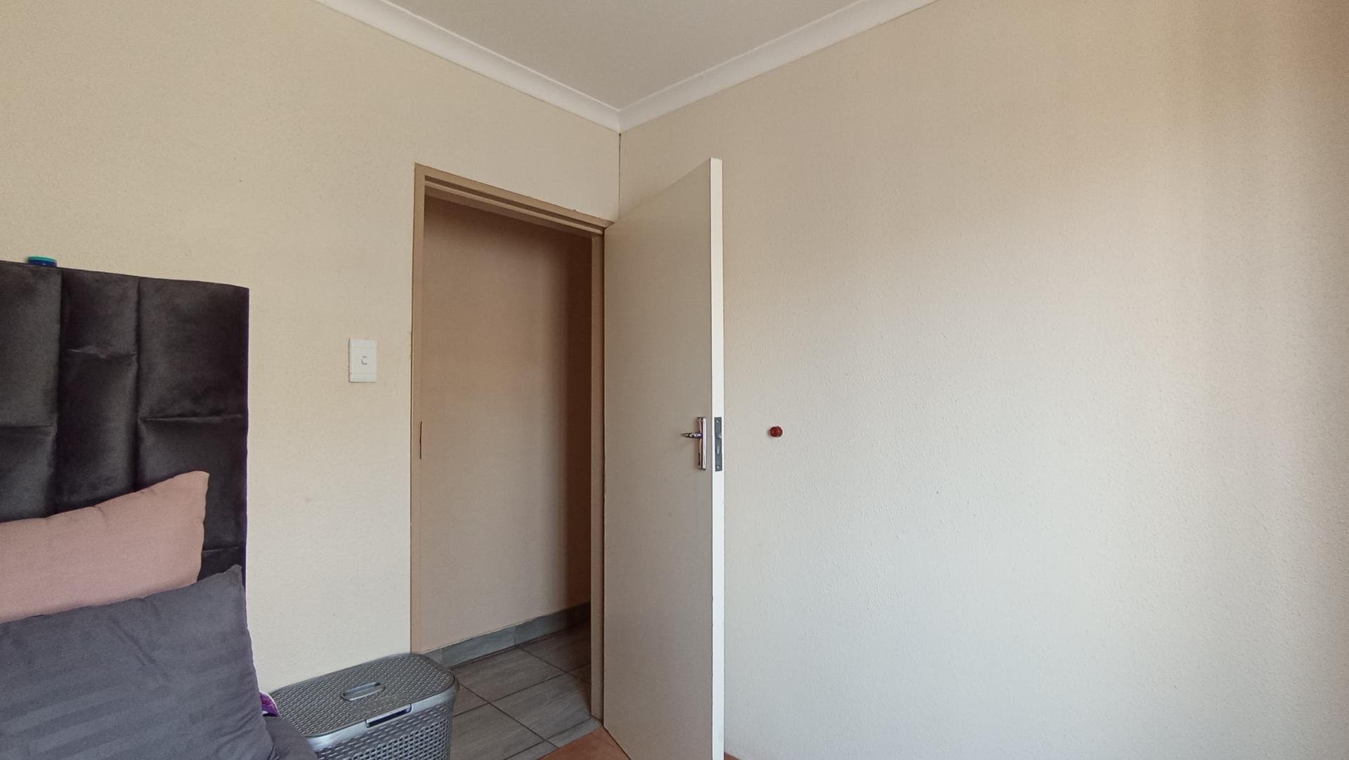 Bed Room 2 - 9 square meters of property in Watervalspruit (Midrand)