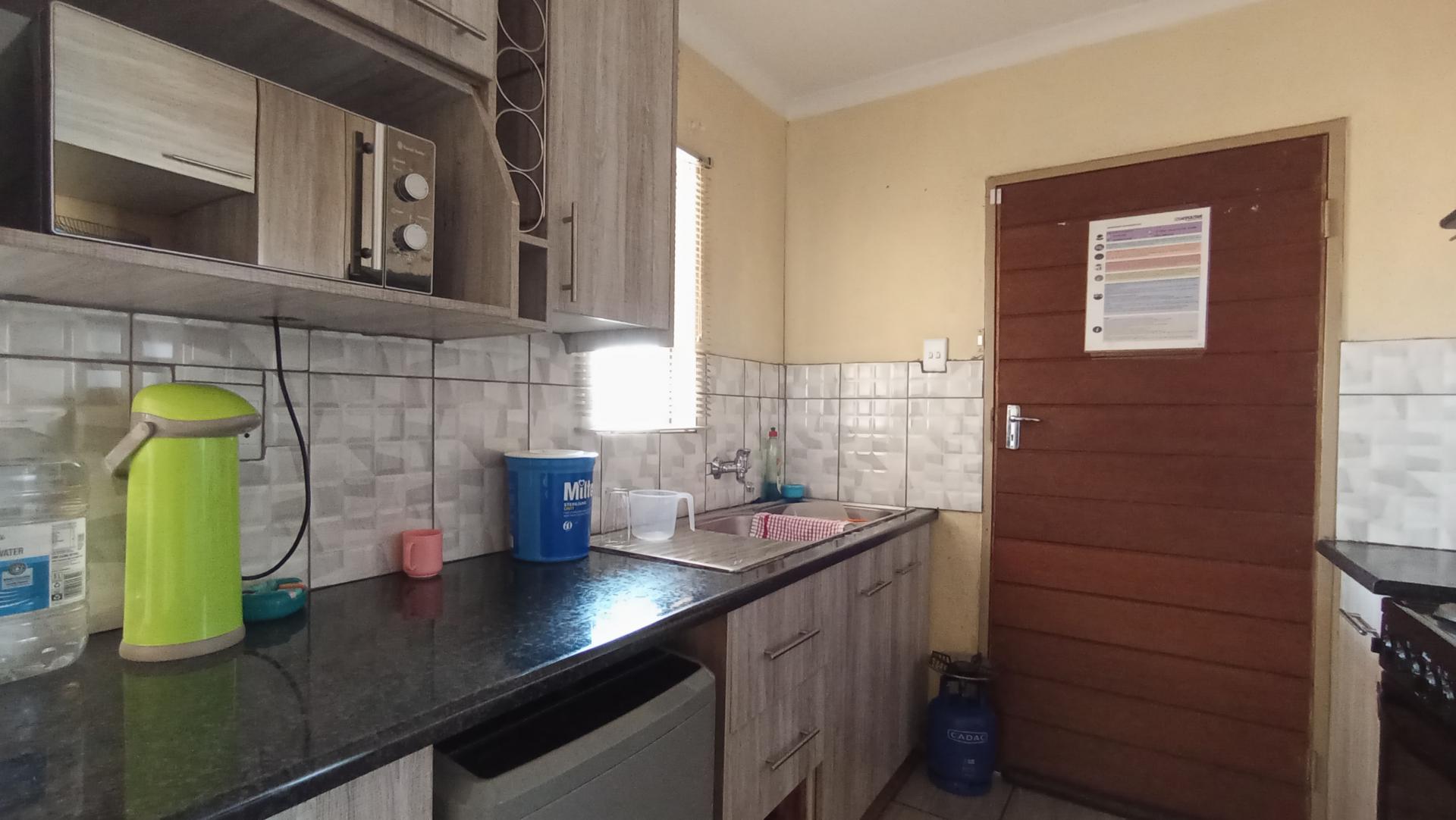 Kitchen - 7 square meters of property in Watervalspruit (Midrand)