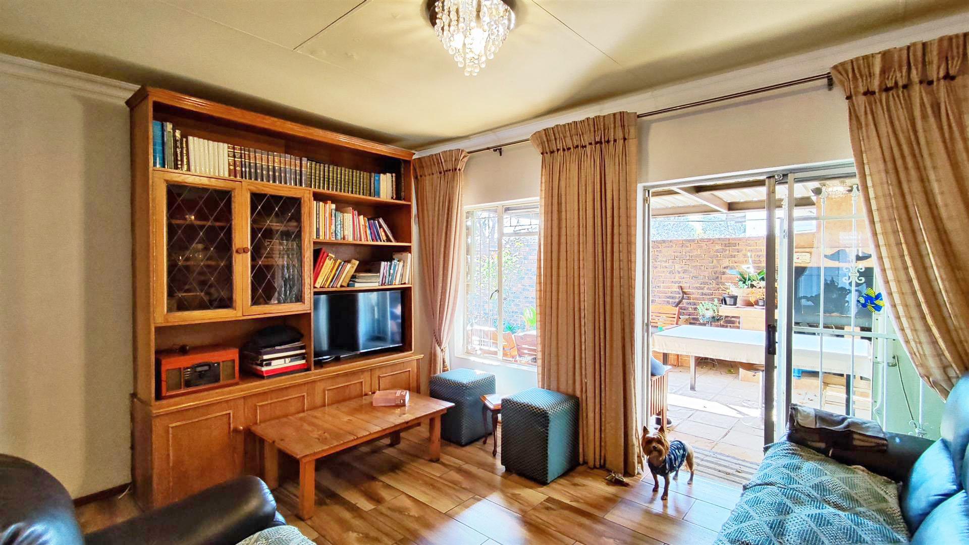 Lounges - 19 square meters of property in Three Rivers