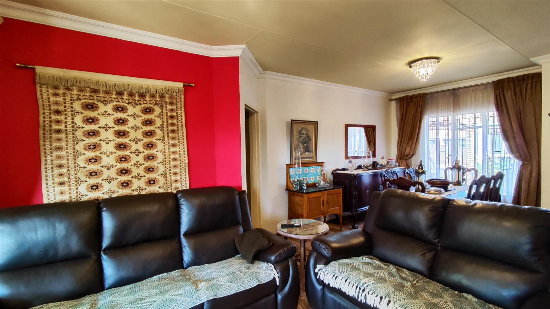 Lounges - 19 square meters of property in Three Rivers