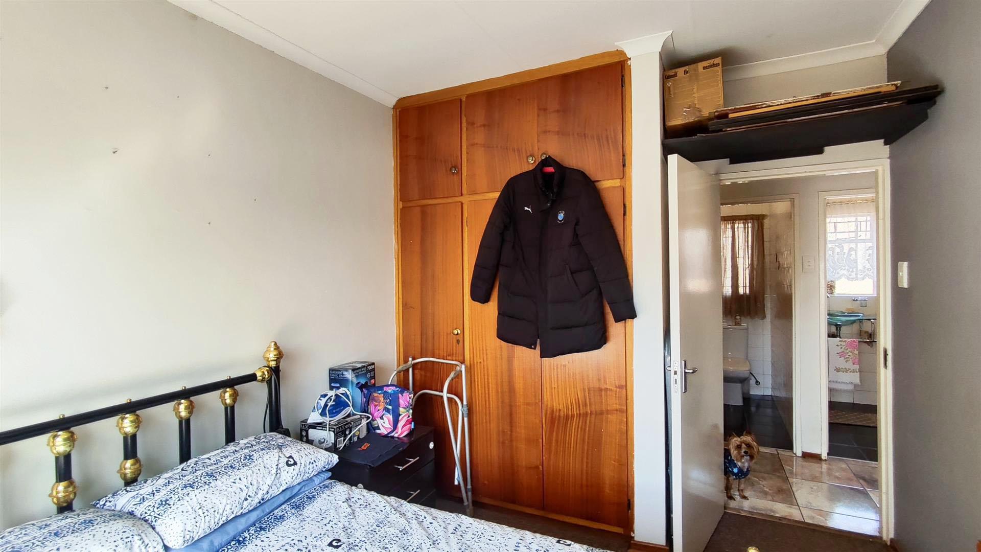 Bed Room 1 - 12 square meters of property in Three Rivers