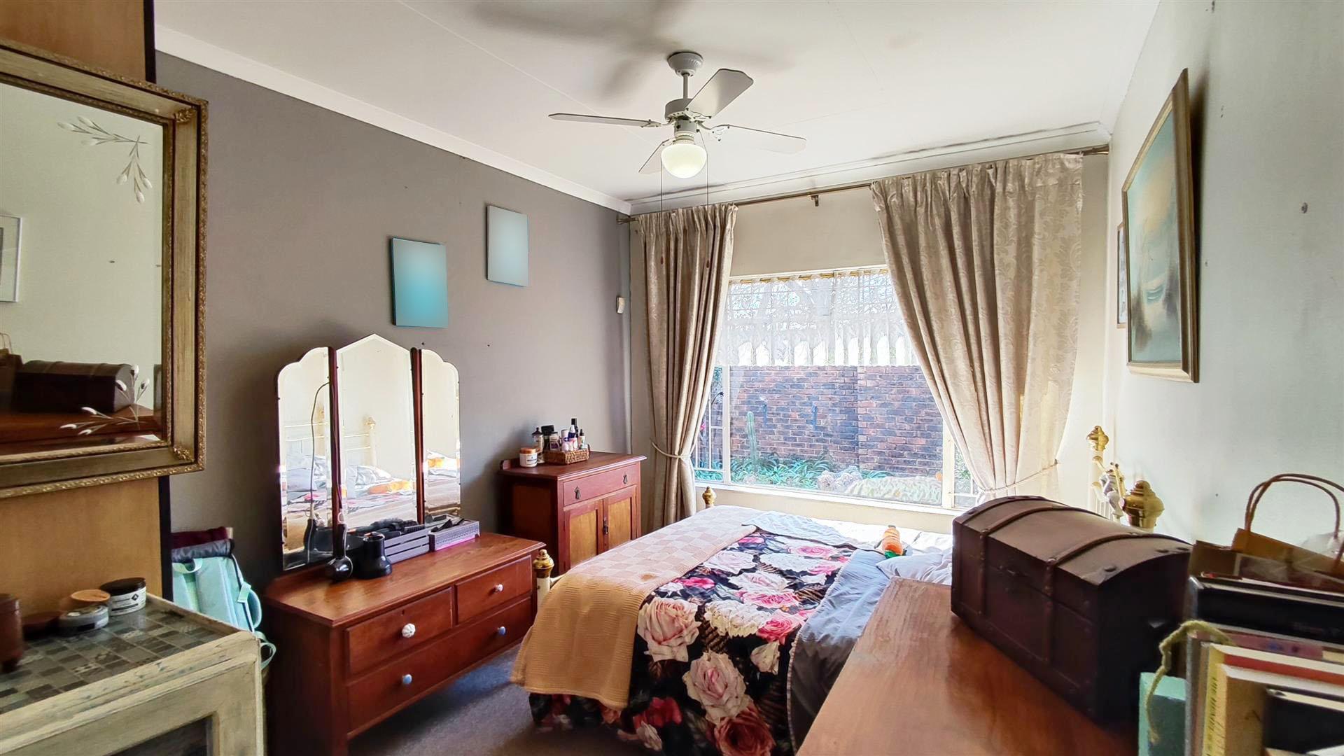 Main Bedroom - 16 square meters of property in Three Rivers