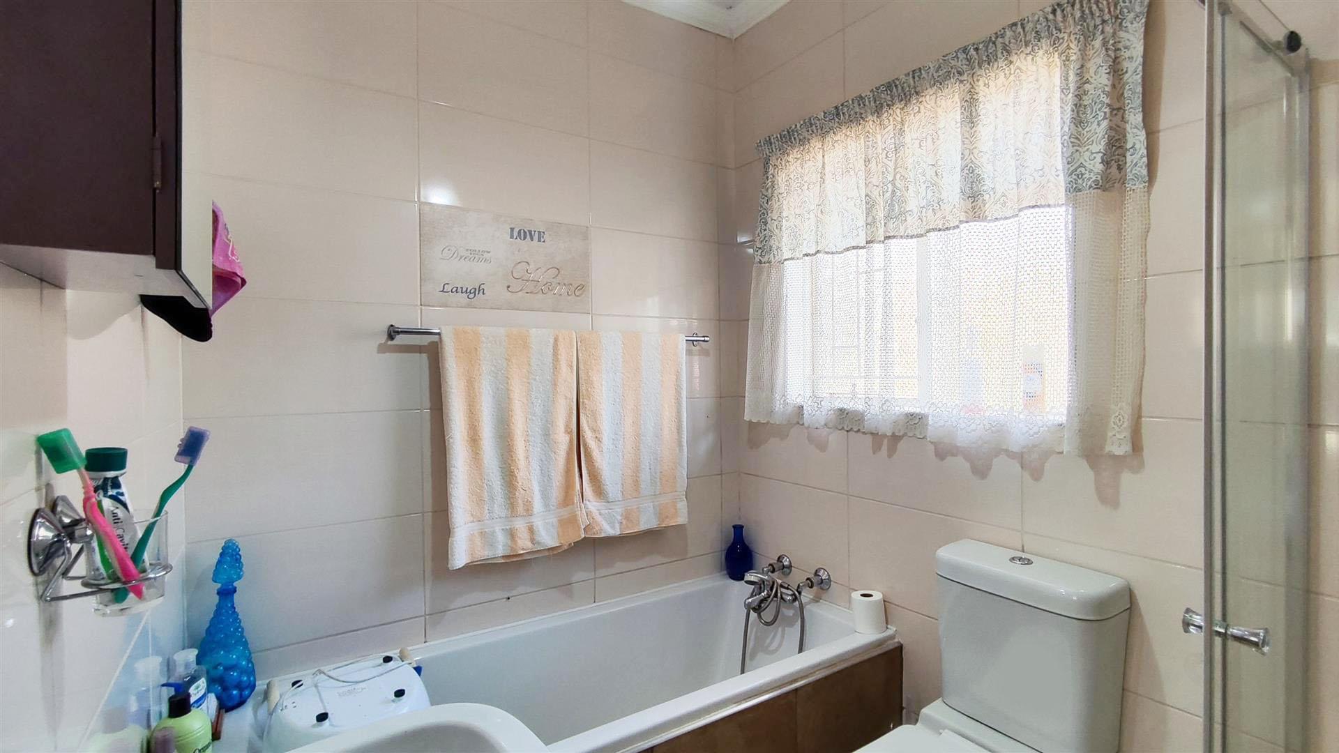 Main Bathroom - 5 square meters of property in Three Rivers