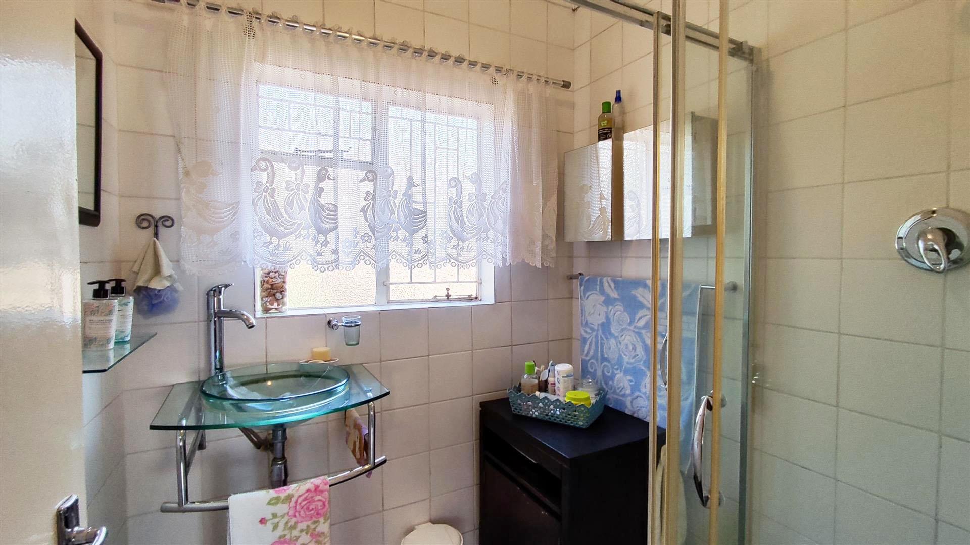 Bathroom 1 - 6 square meters of property in Three Rivers