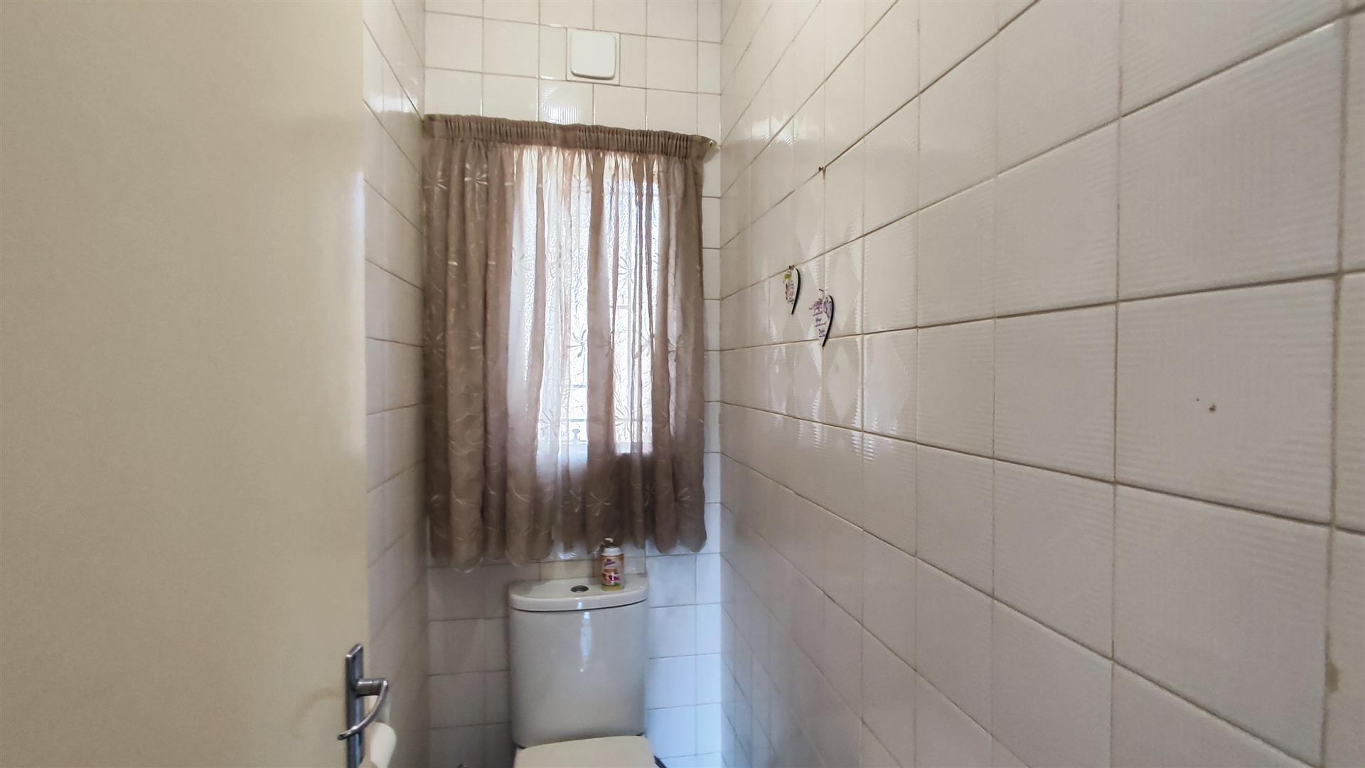 Bathroom 1 - 6 square meters of property in Three Rivers