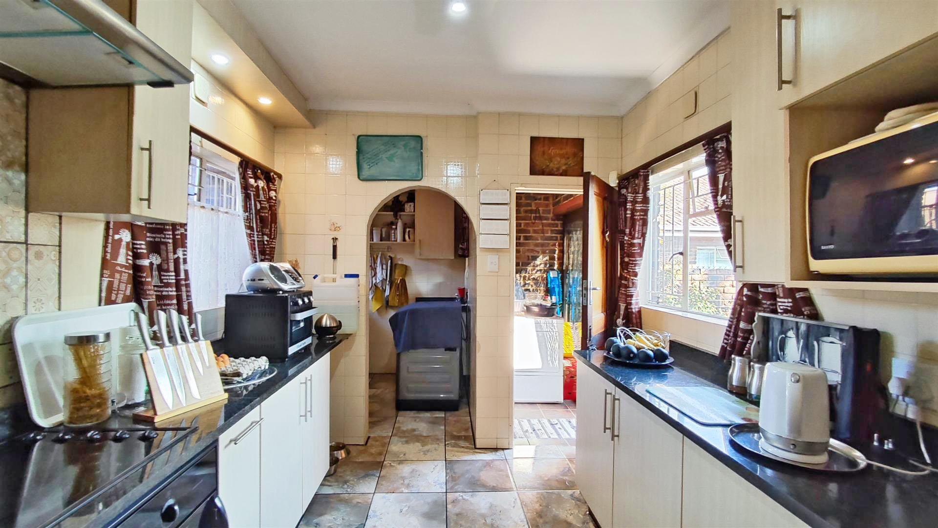 Kitchen - 12 square meters of property in Three Rivers