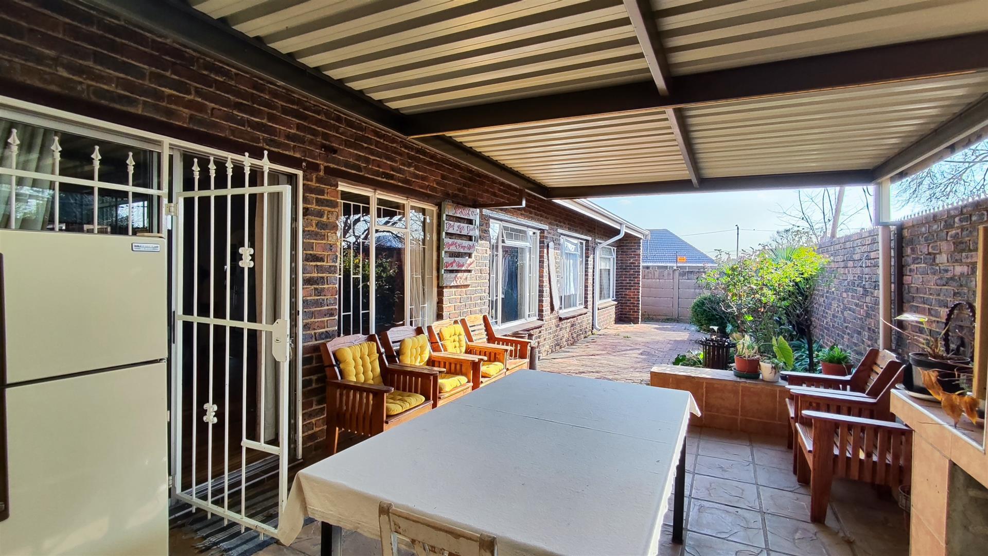 Patio - 22 square meters of property in Three Rivers