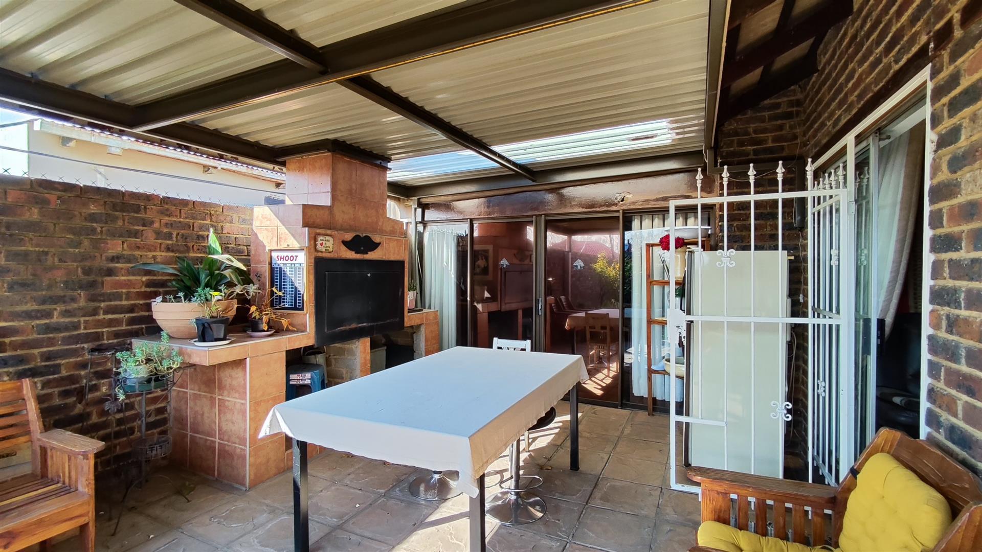 Patio - 22 square meters of property in Three Rivers