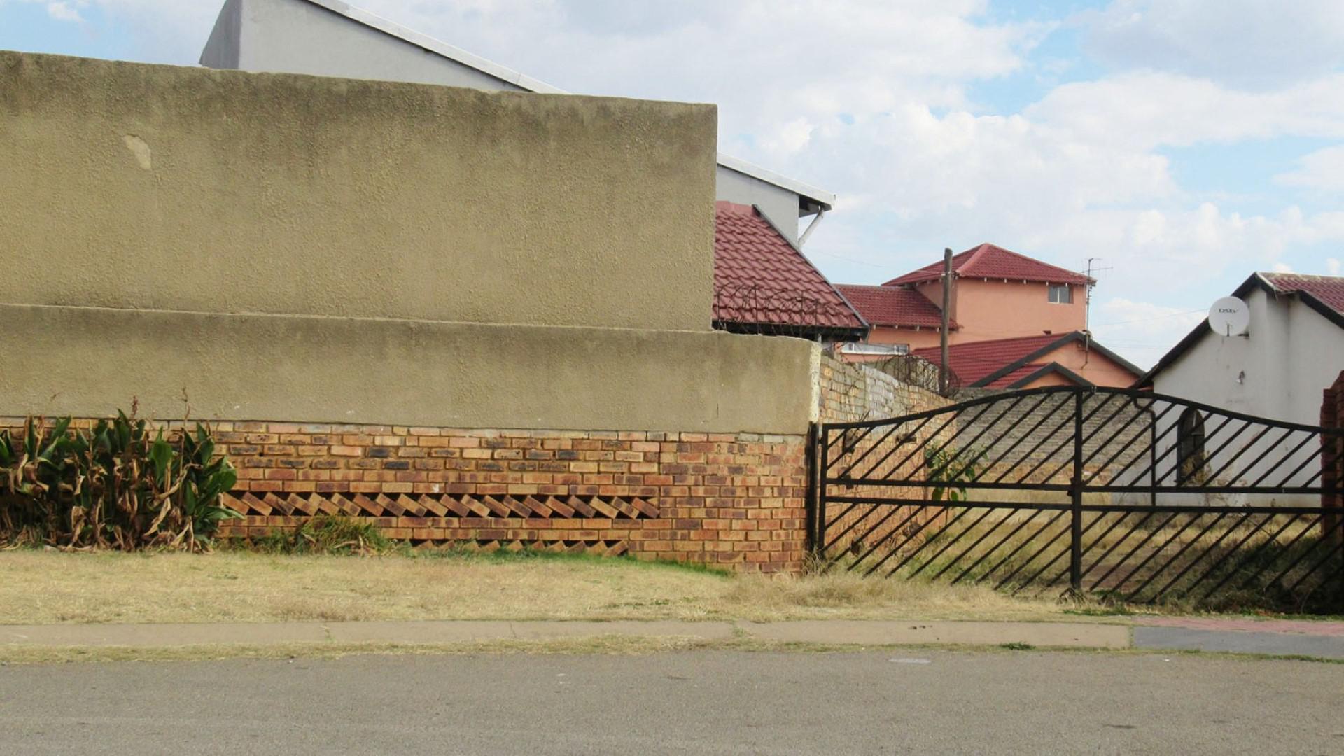 Front View of property in Zakariyya Park