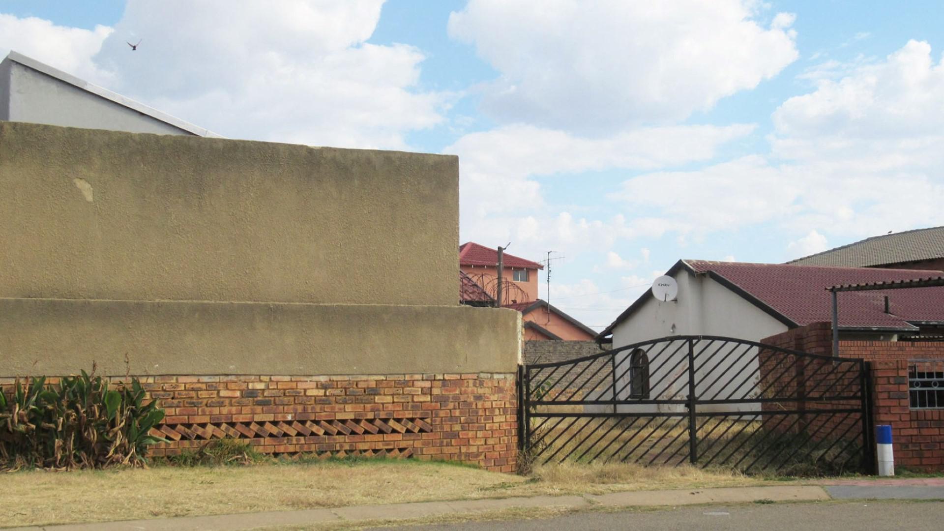 Front View of property in Zakariyya Park