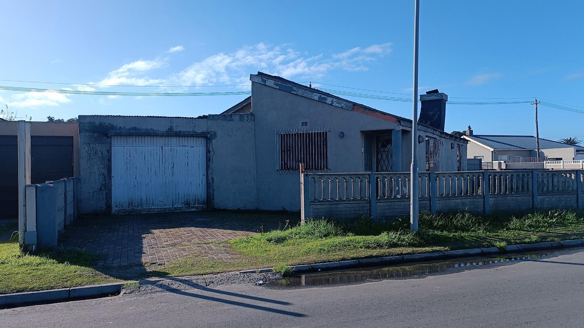 Front View of property in Ruyterwacht