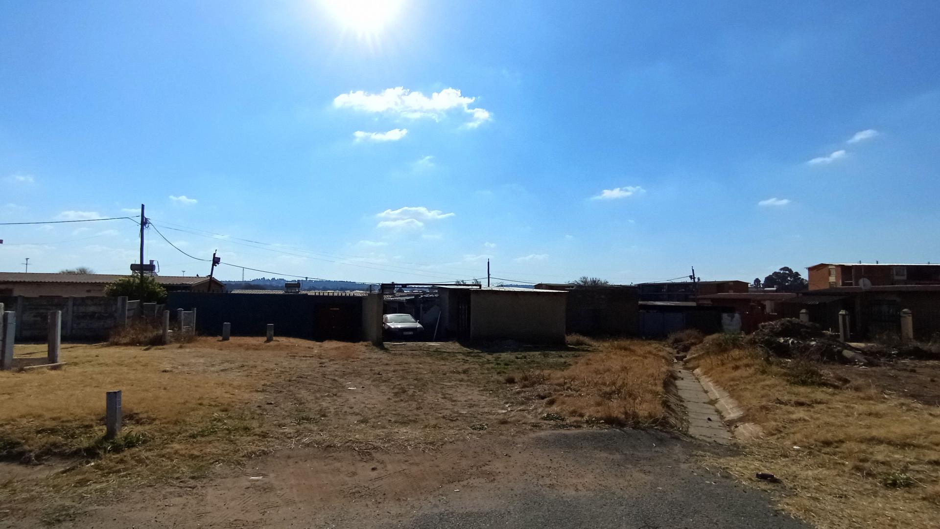 Front View of property in Westbury