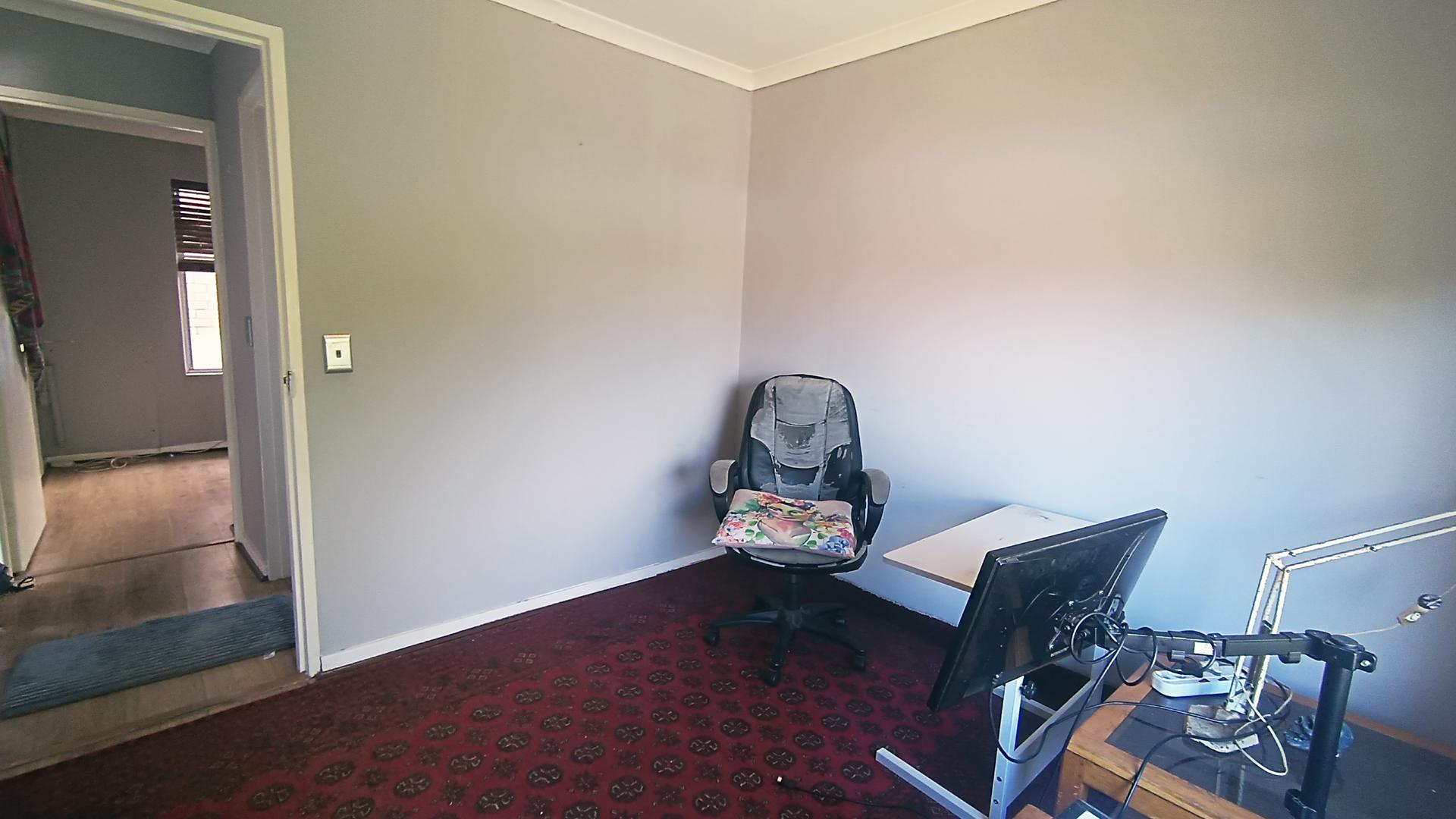 Bed Room 1 - 9 square meters of property in Churchill Estate