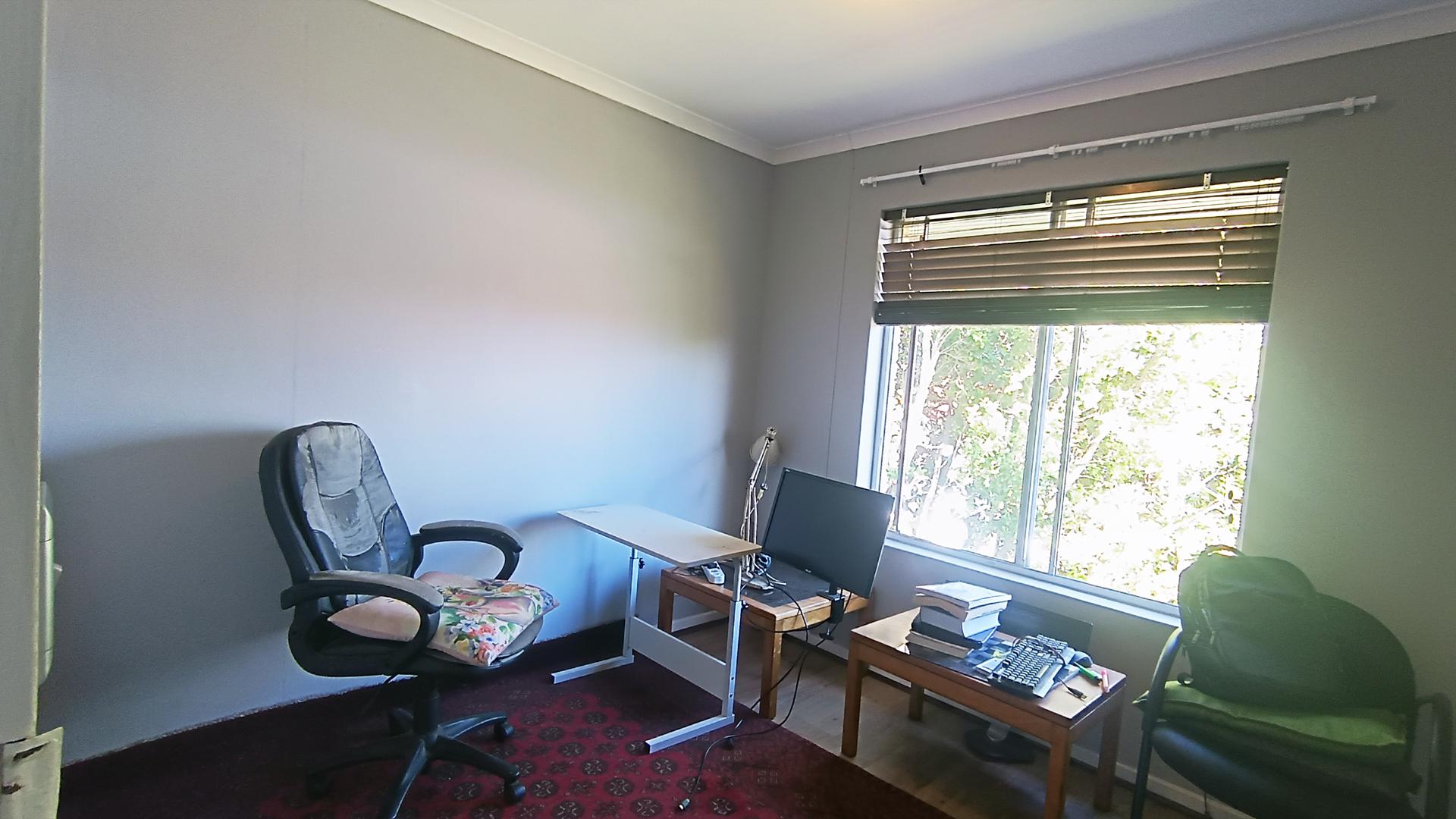 Bed Room 1 - 9 square meters of property in Churchill Estate