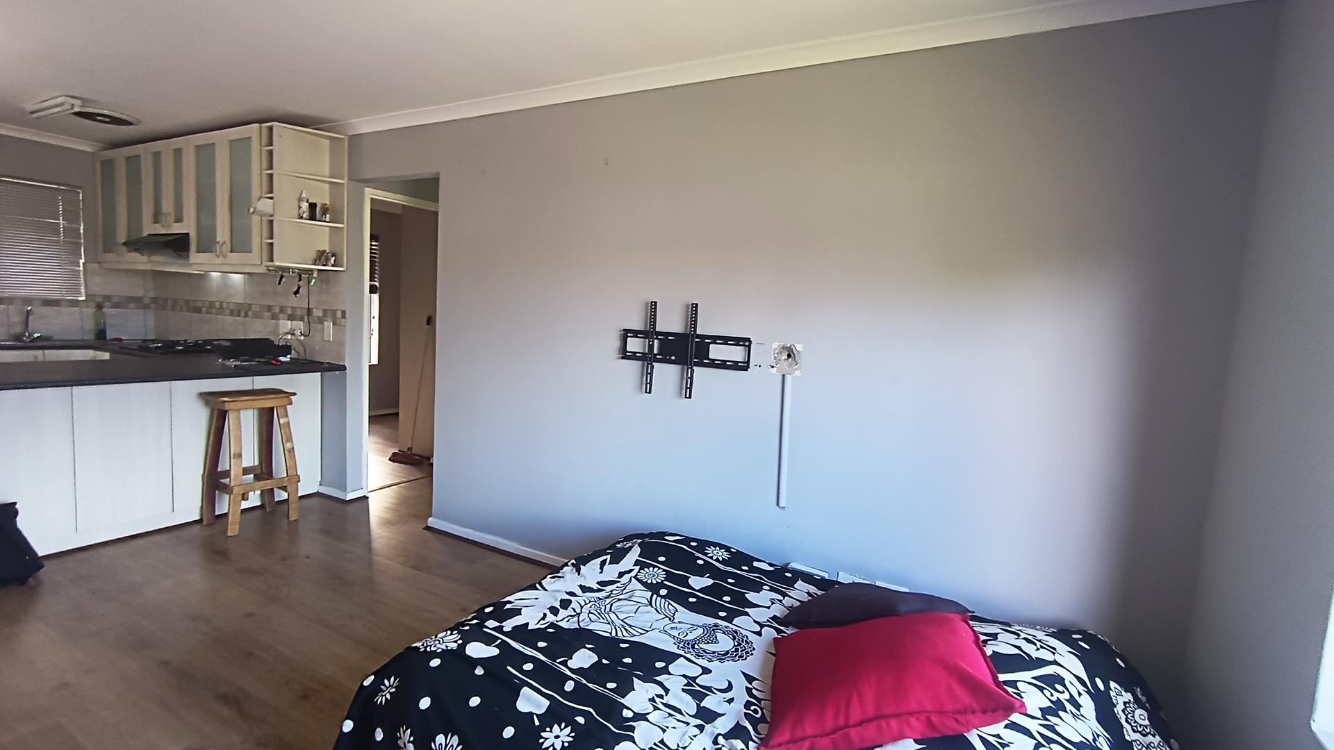 Lounges - 16 square meters of property in Churchill Estate